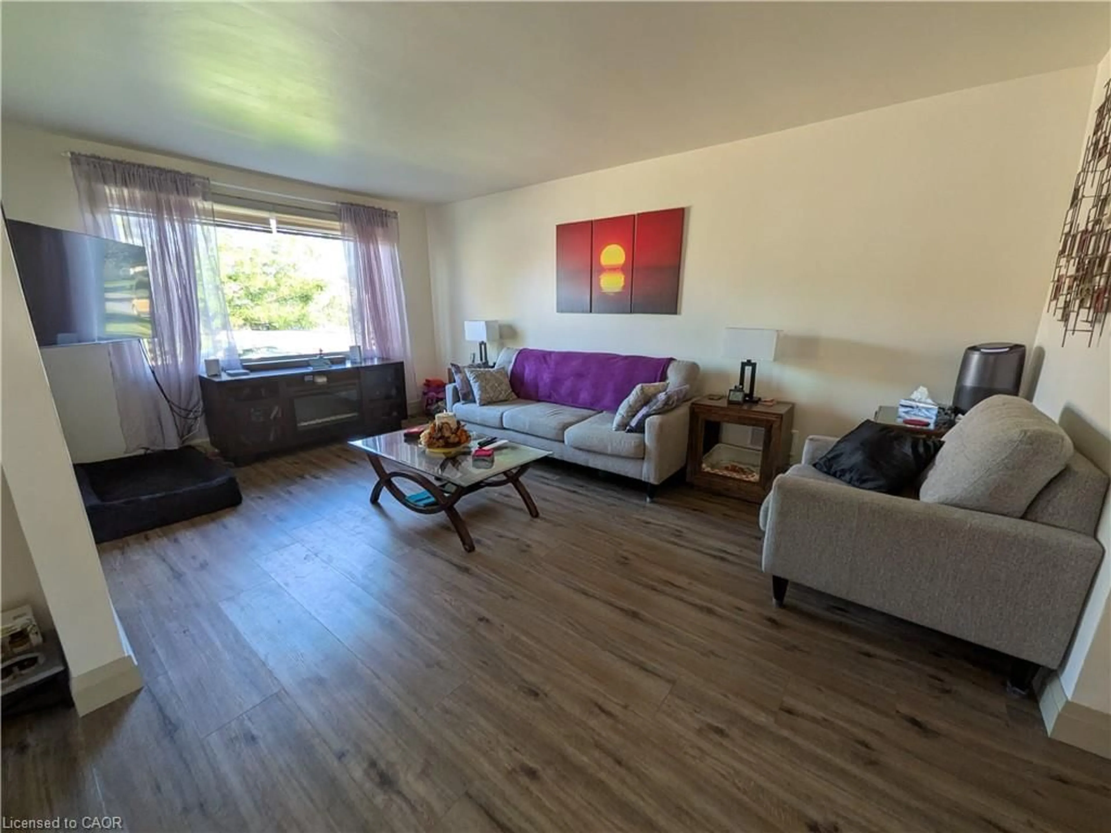 Living room with furniture, wood/laminate floor for 487 Scholfield Ave, Welland Ontario L3B 1N3