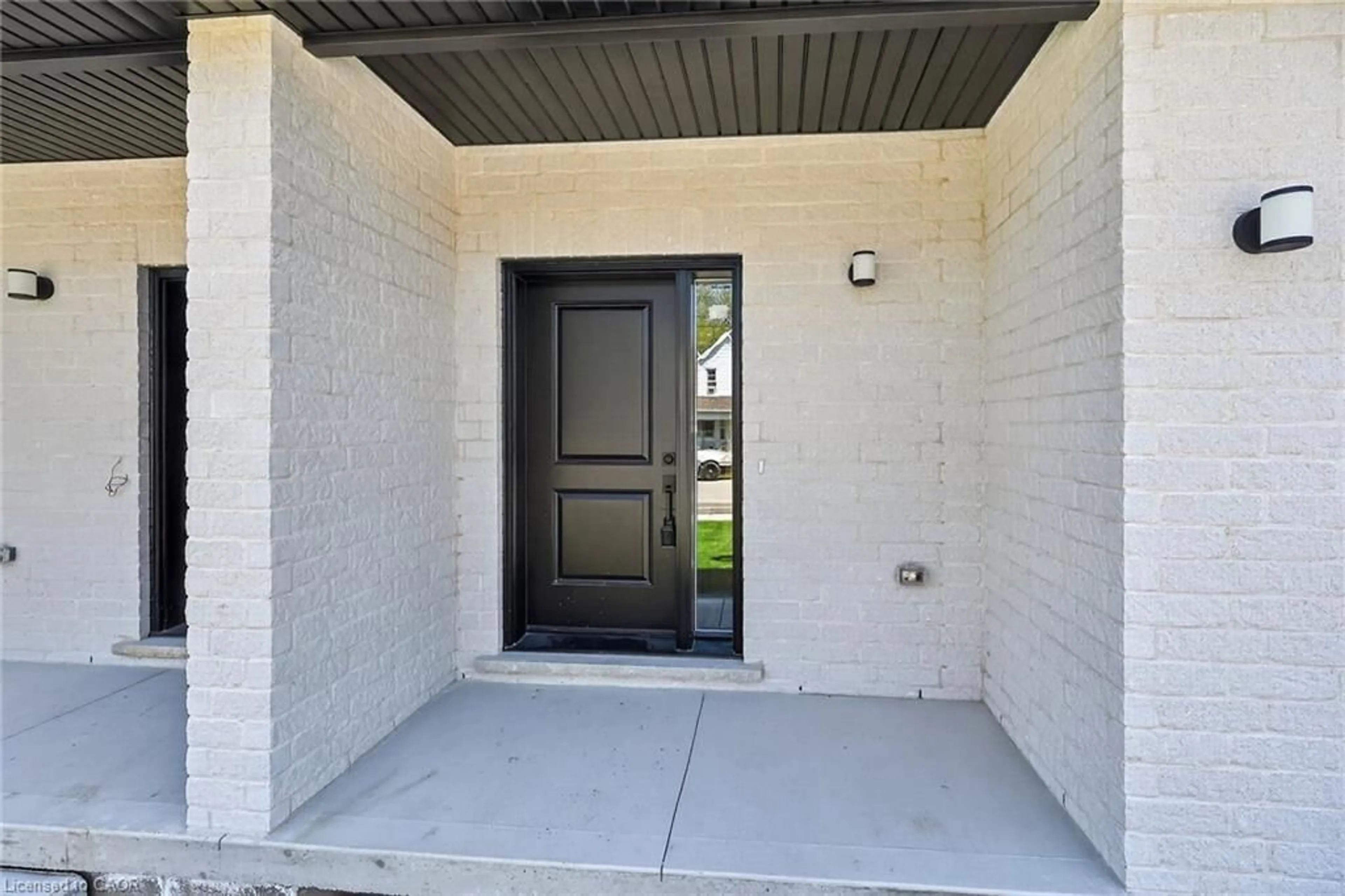 Indoor entryway for 45B Howard St, Hagersville Ontario N0A 1H0