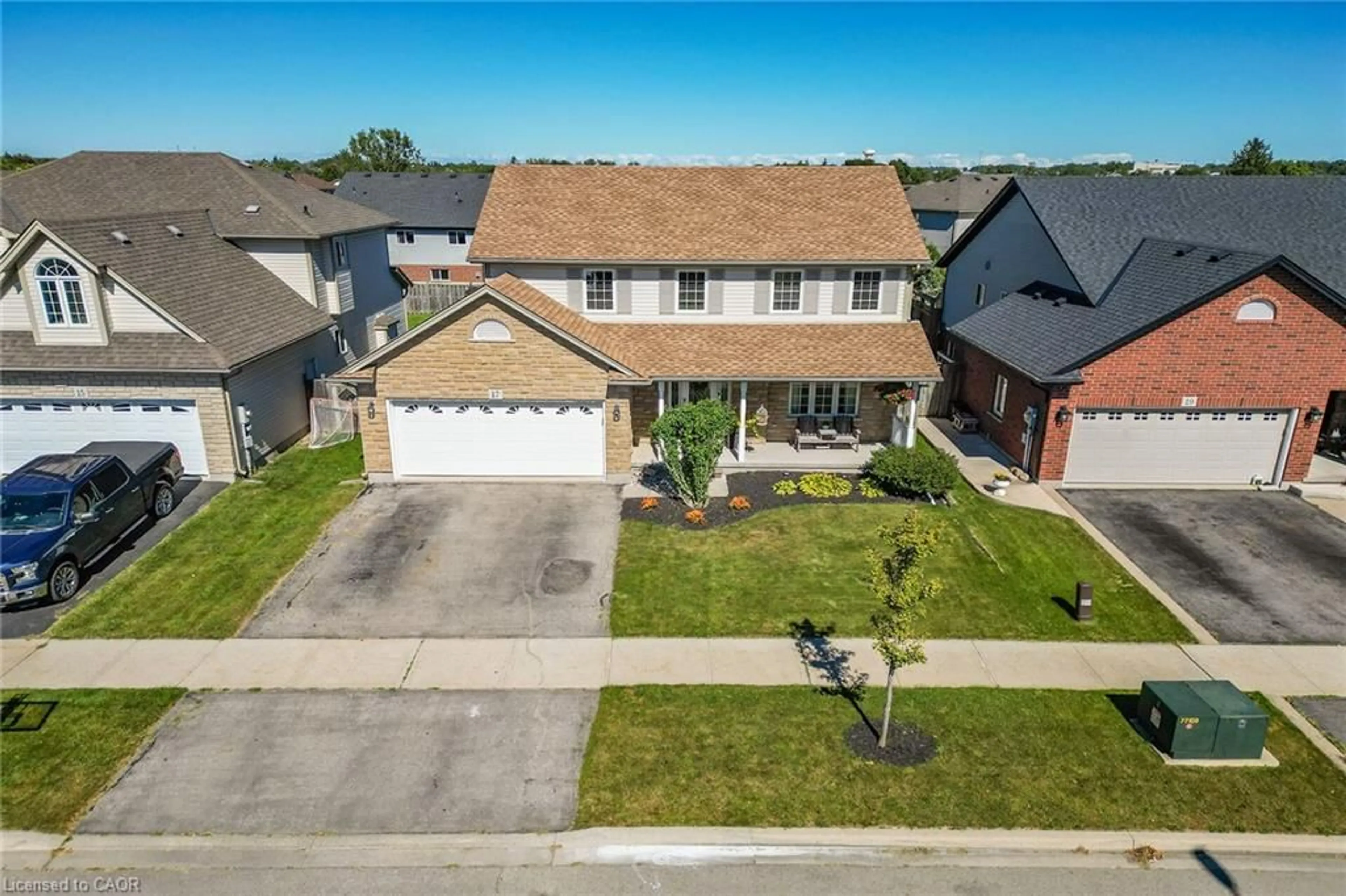 A pic from outside/outdoor area/front of a property/back of a property/a pic from drone, street for 17 Cherry Ave, Smithville Ontario L0R 2A0
