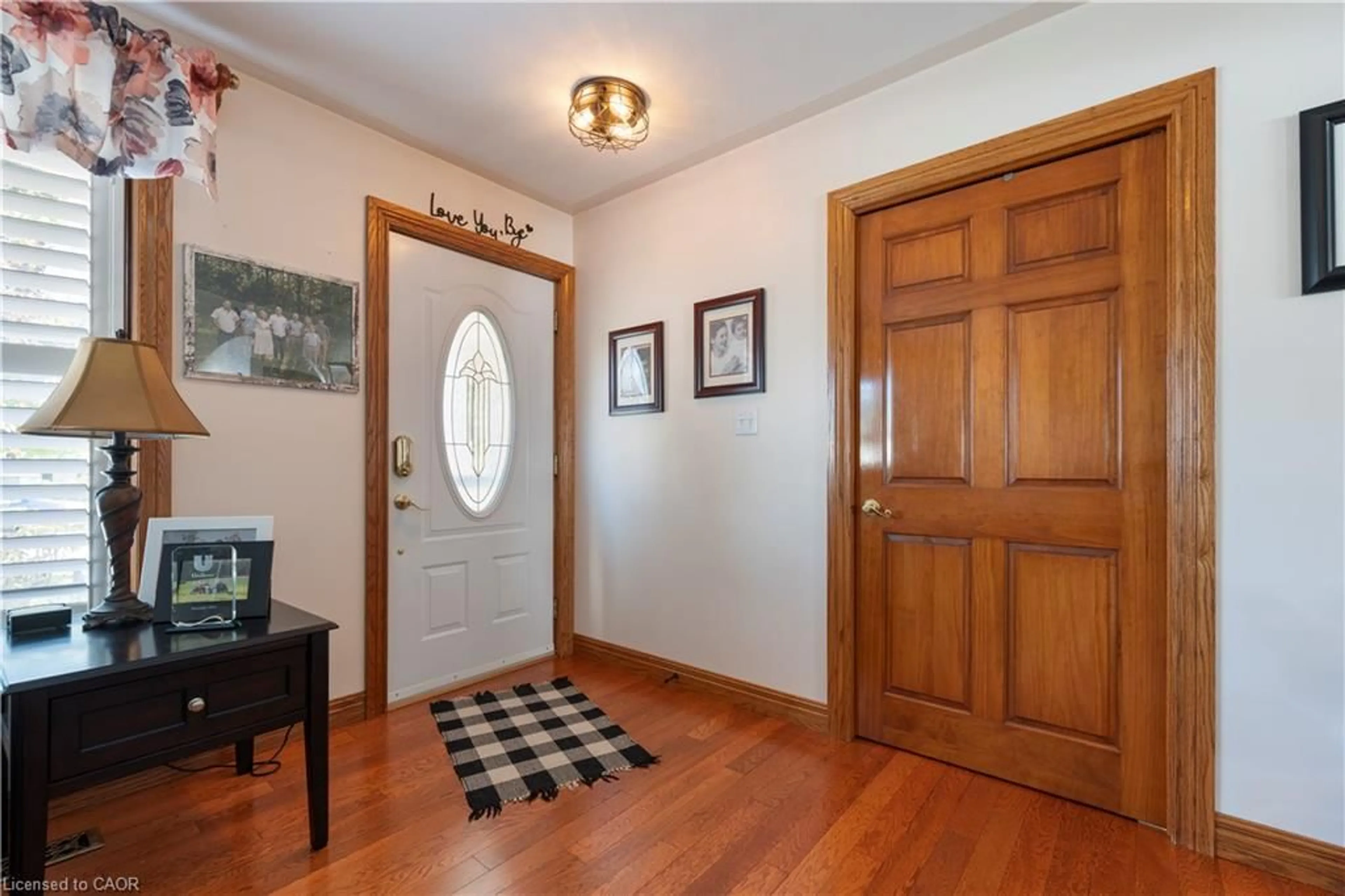 Indoor entryway for 91 Lynndale Rd, Simcoe Ontario N3Y 4W9
