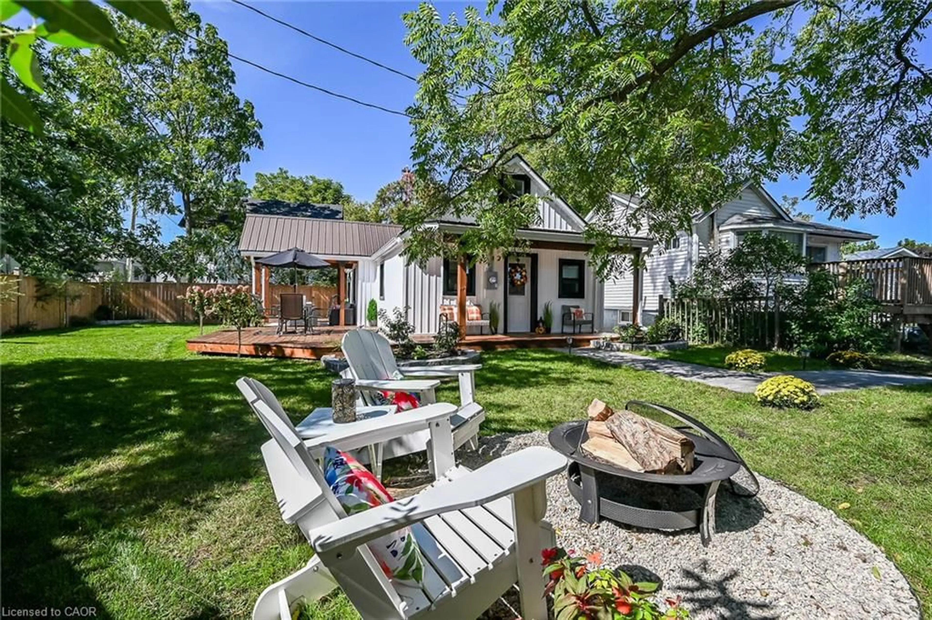 Patio, street for 2 Centre St, Hagersville Ontario N0A 1H0