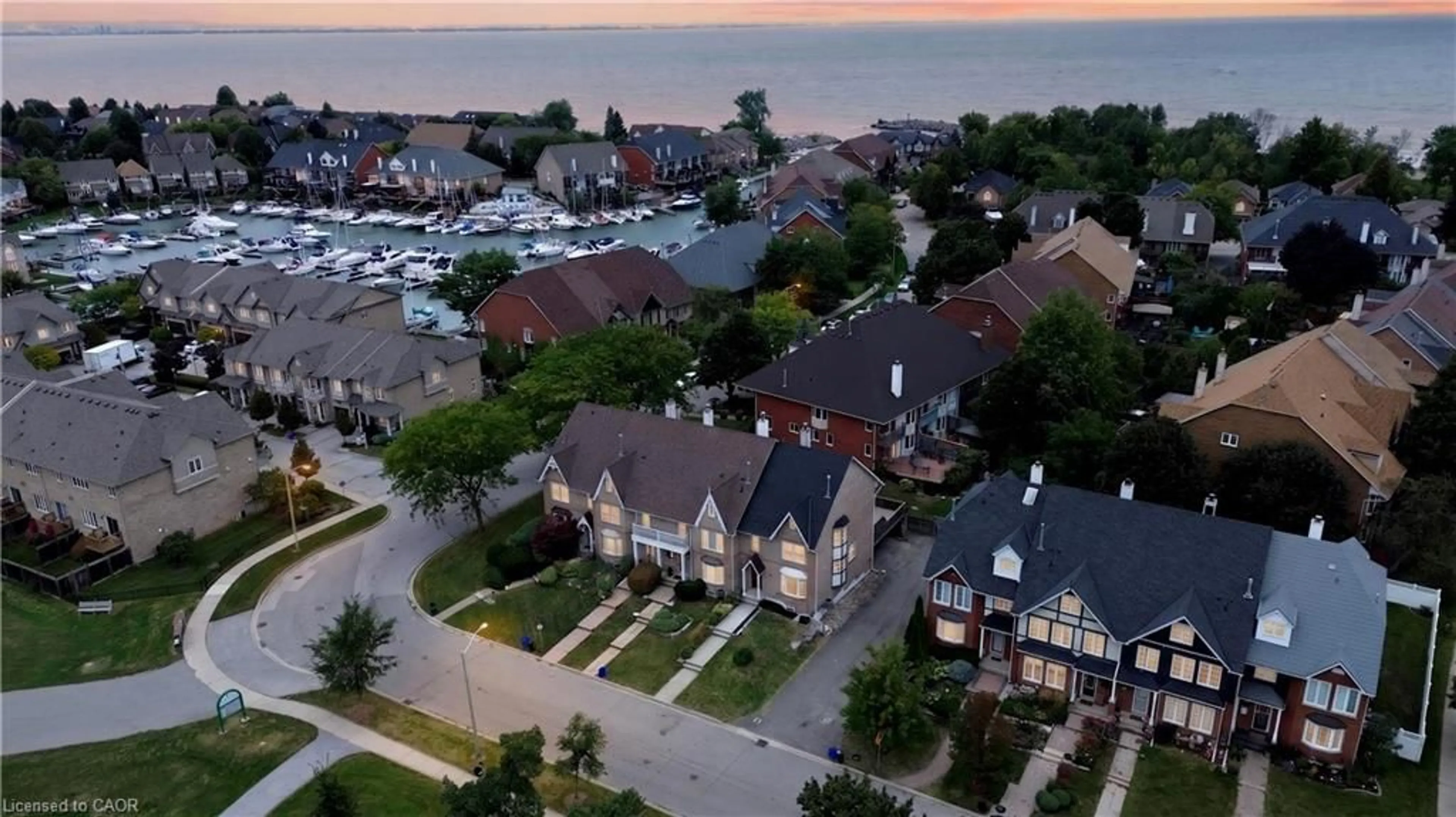 A pic from outside/outdoor area/front of a property/back of a property/a pic from drone, street for 20 Sunvale Pl, Hamilton Ontario L8E 4Z7