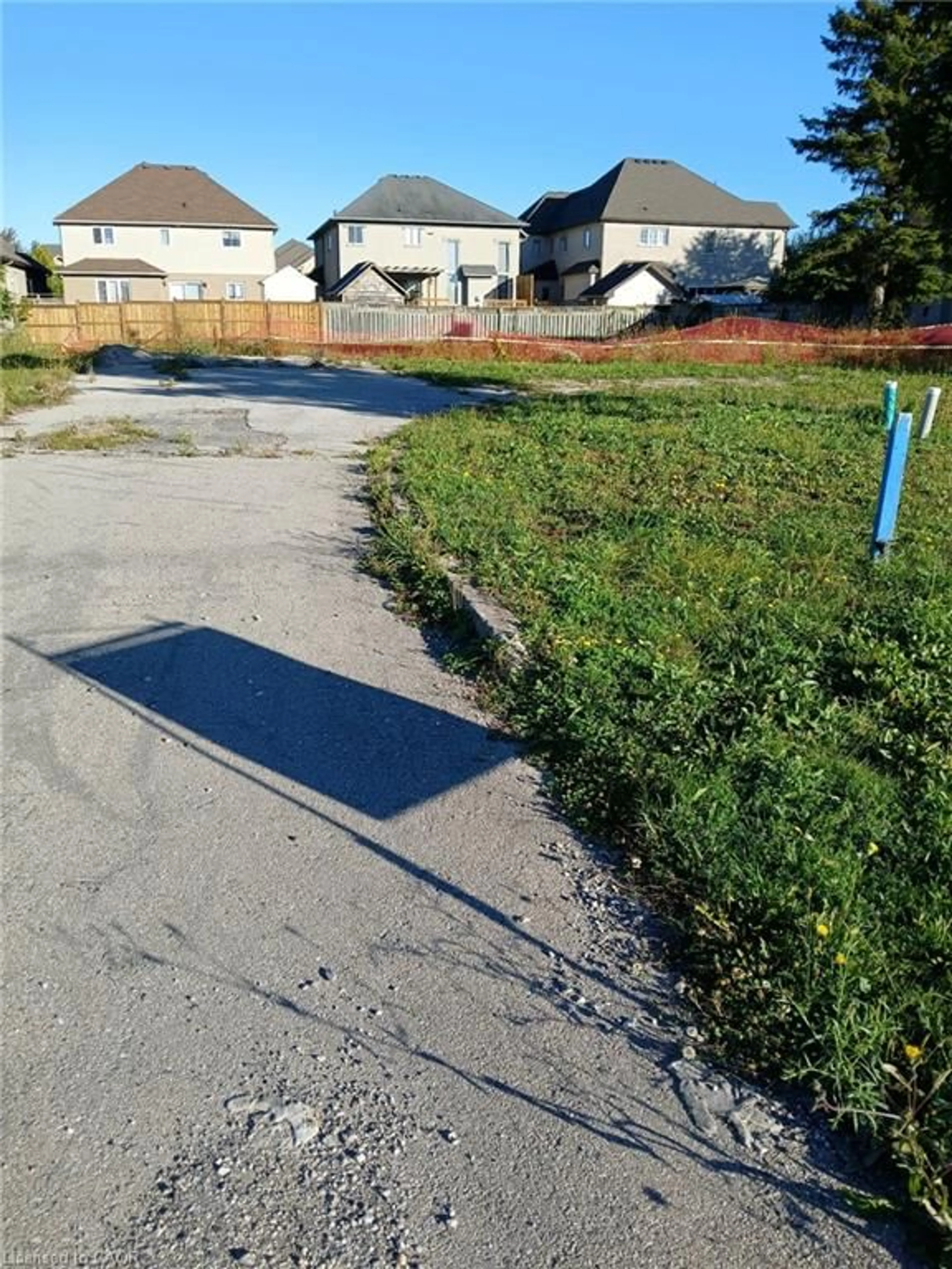 A pic from outside/outdoor area/front of a property/back of a property/a pic from drone, street for 26 Second Rd, Stoney Creek Ontario L8J 2V3
