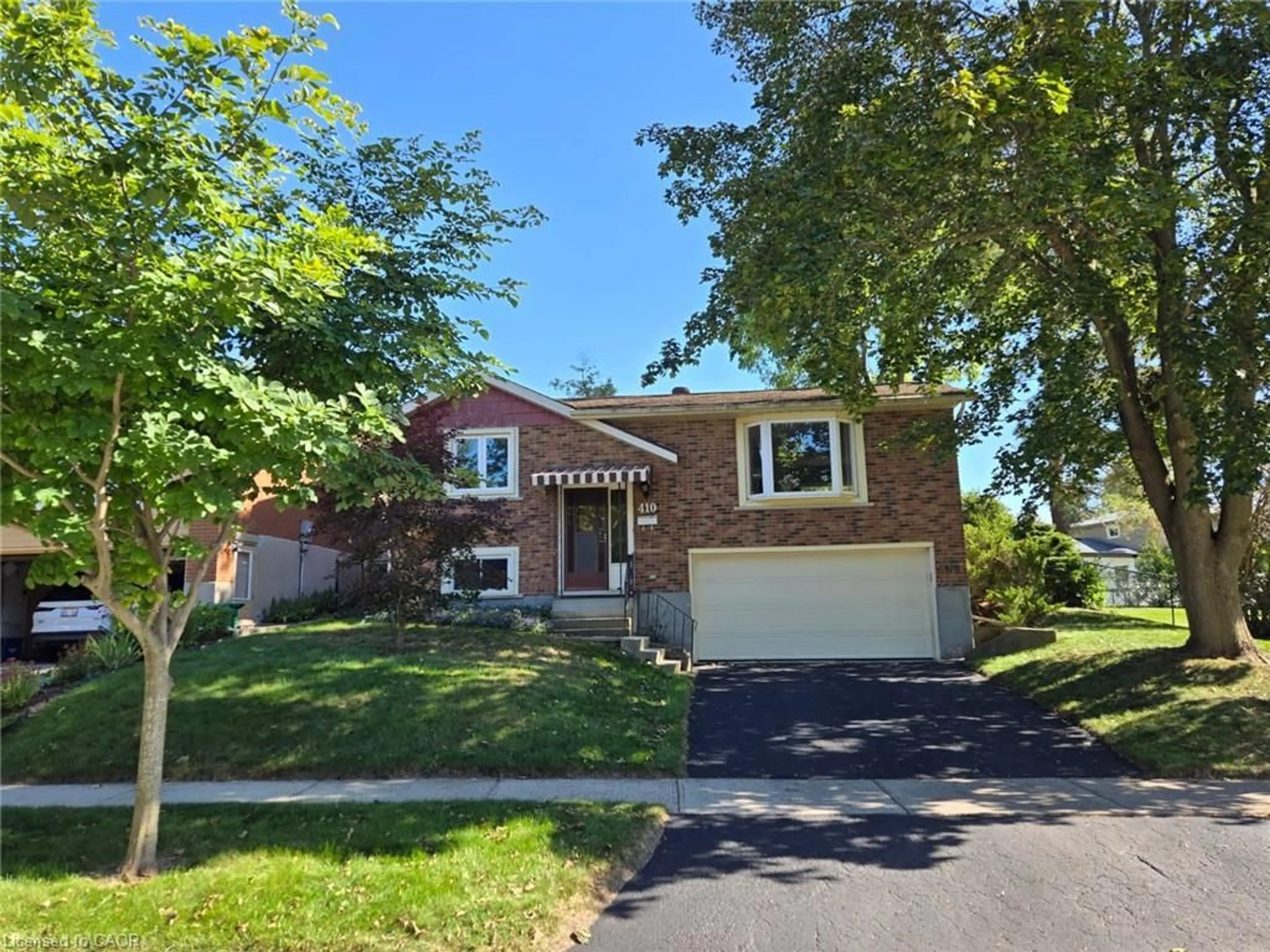 Home with brick exterior material, street for 410 Lakeview Dr, Waterloo Ontario N2L 4Z6