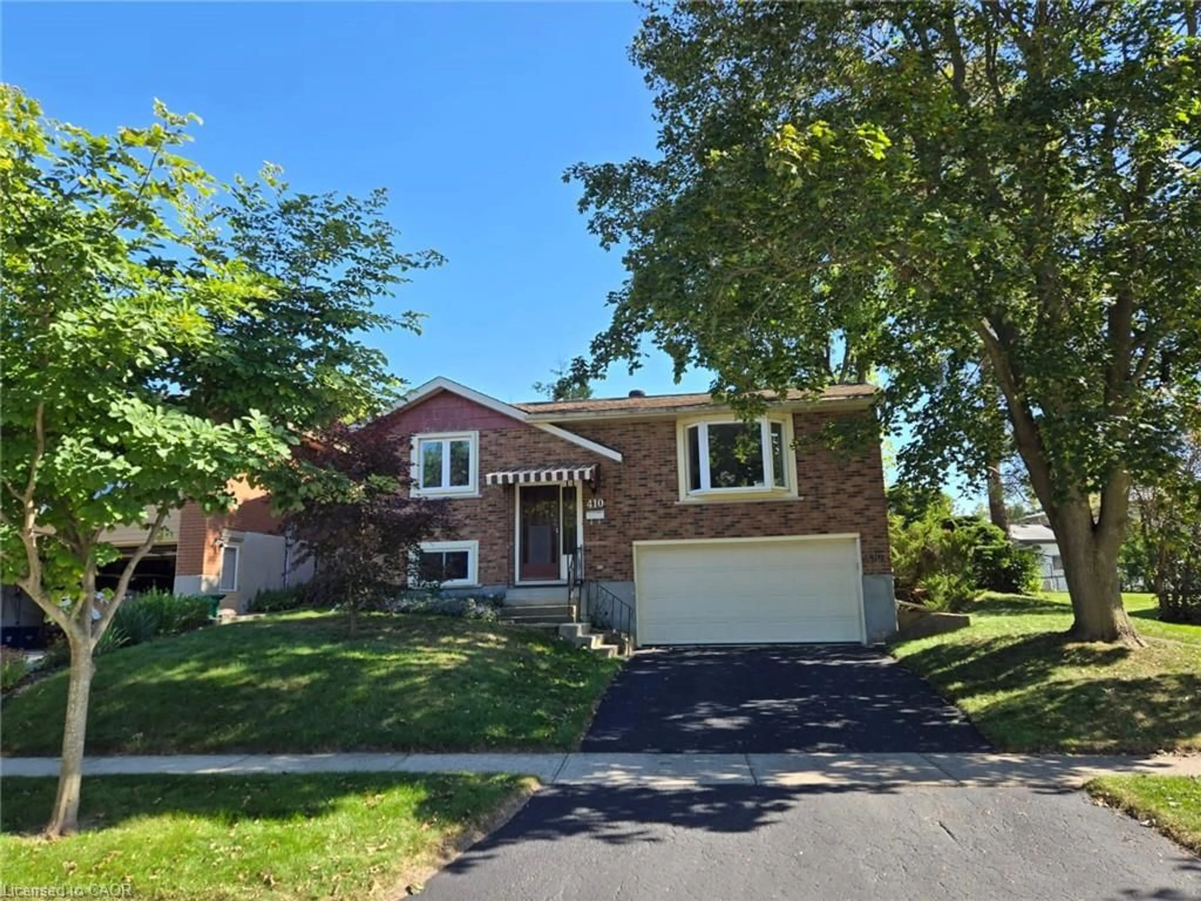 Home with brick exterior material, street for 410 Lakeview Dr, Waterloo Ontario N2L 4Z6