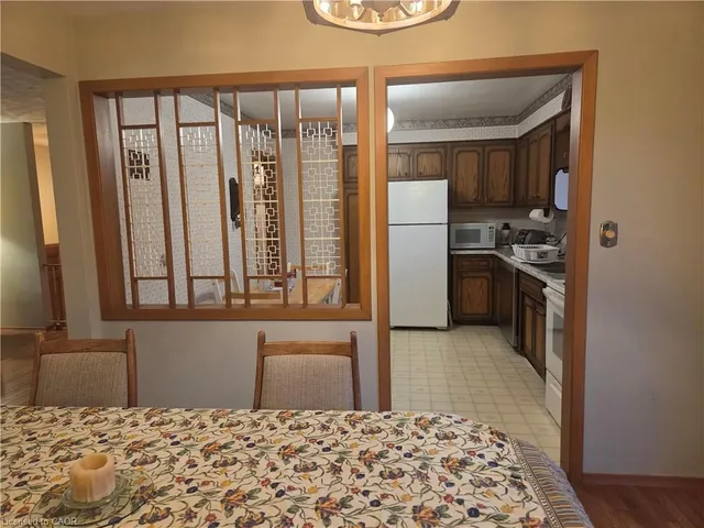 410 Lakeview Dr, Waterloo 3