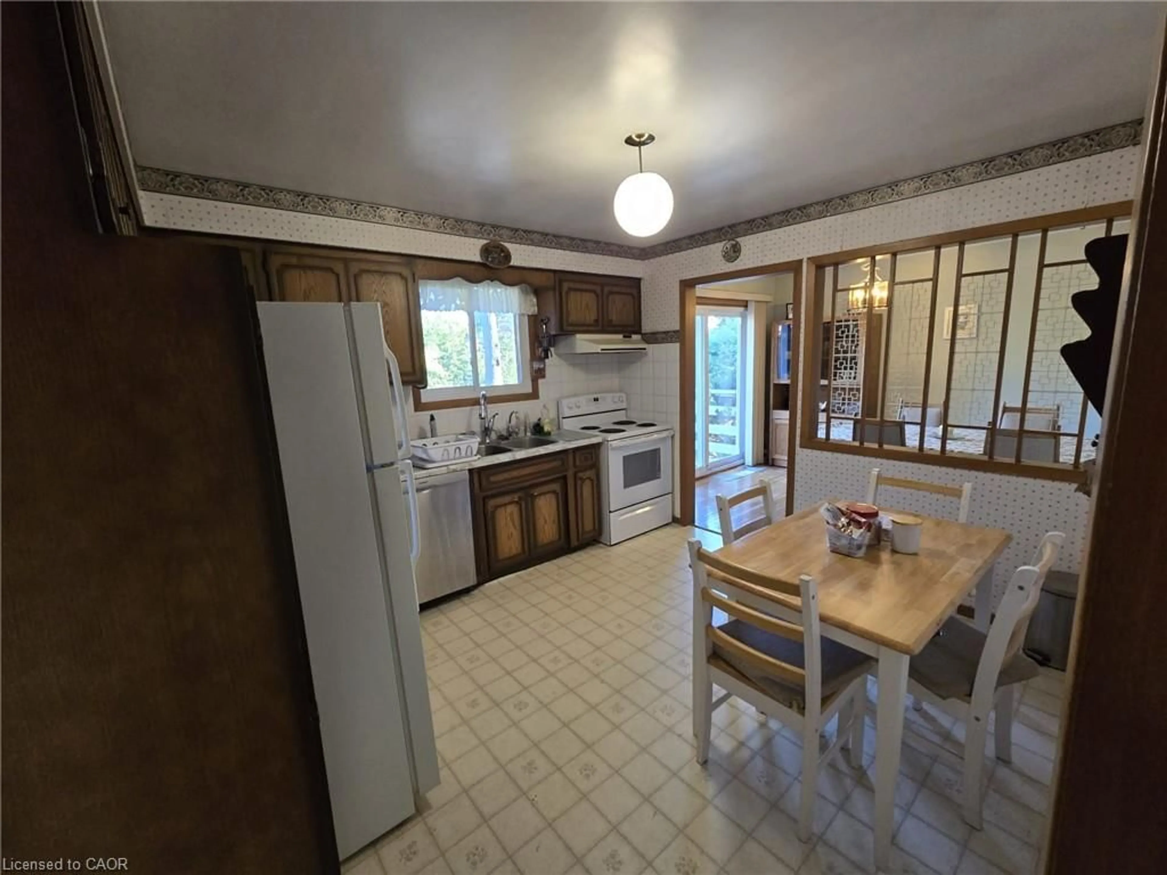 Standard kitchen, unknown for 410 Lakeview Dr, Waterloo Ontario N2L 4Z6