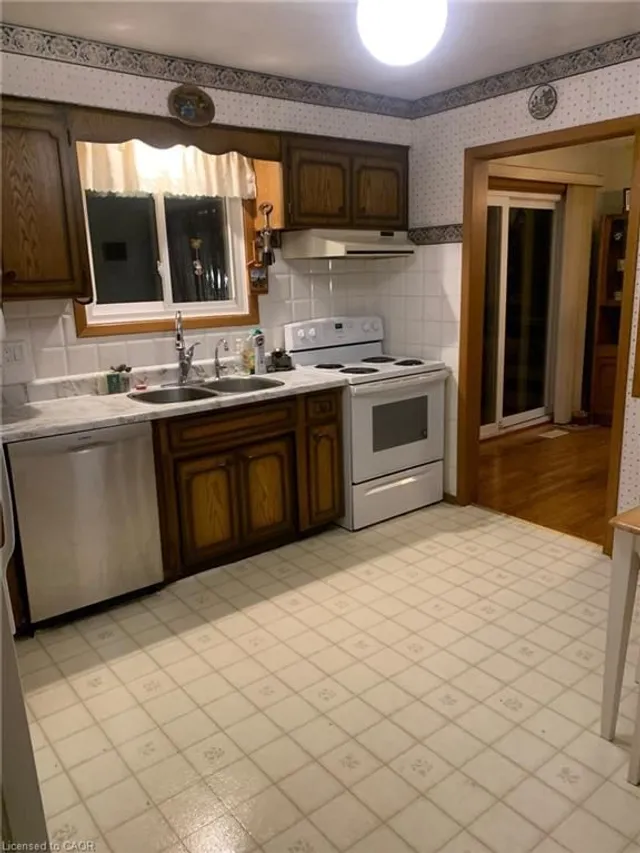 410 Lakeview Dr, Waterloo 5