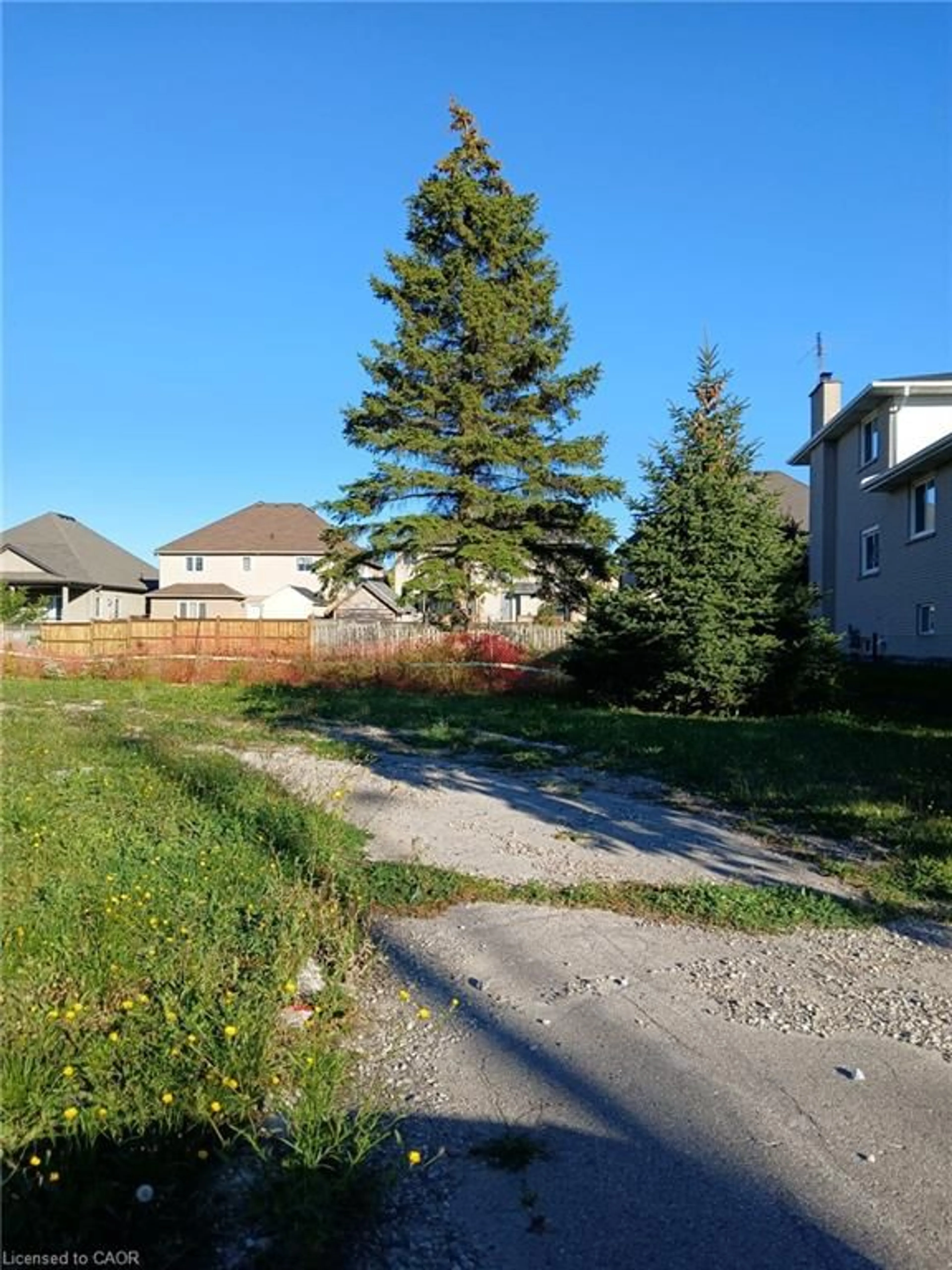 A pic from outside/outdoor area/front of a property/back of a property/a pic from drone, street for 28 Second Rd, Stoney Creek Ontario L8J 2V3