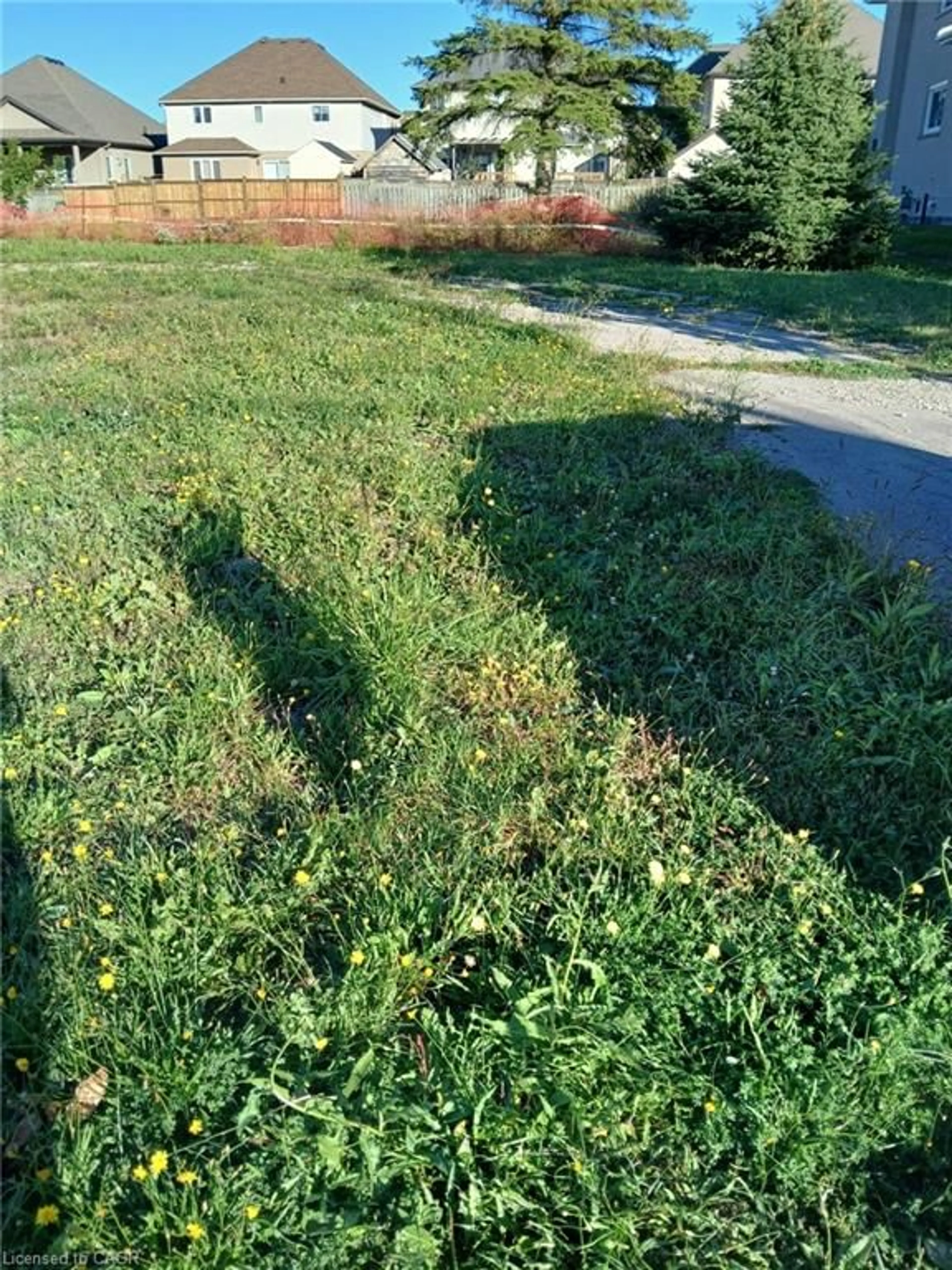 A pic from outside/outdoor area/front of a property/back of a property/a pic from drone, street for 28 Second Rd, Stoney Creek Ontario L8J 2V3