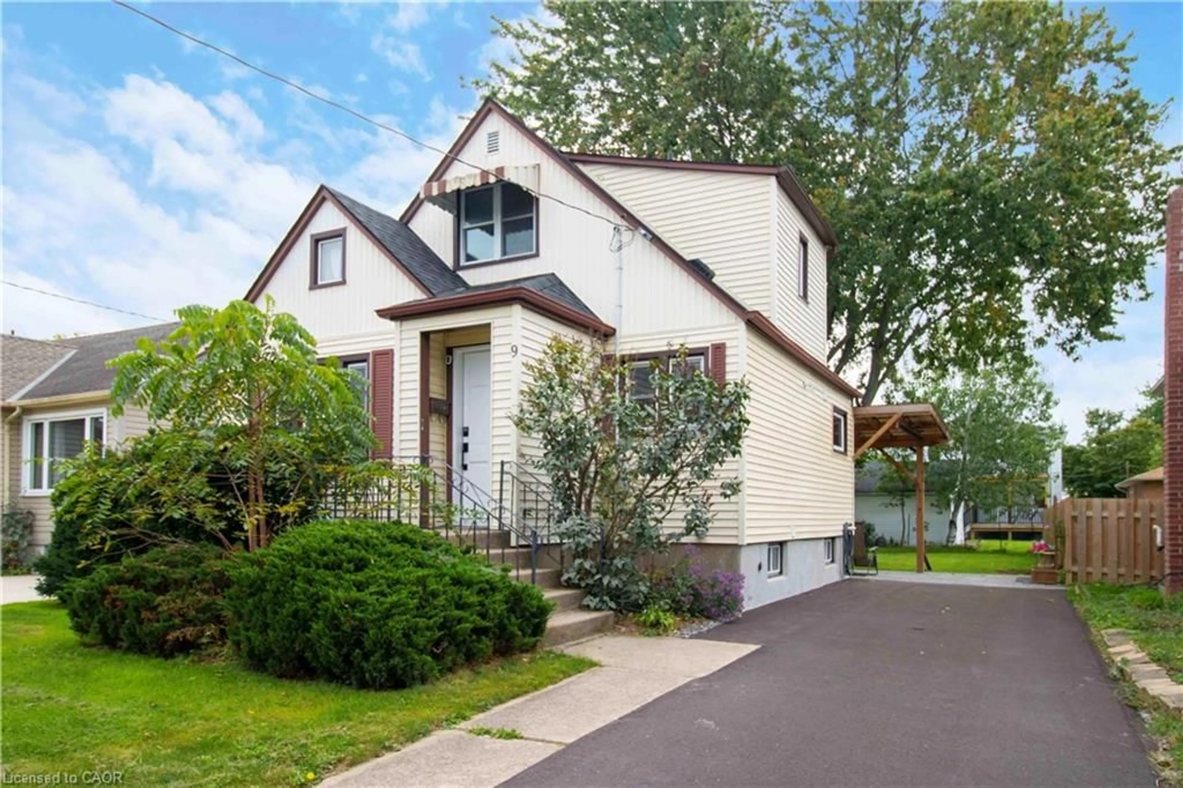 Home with brick exterior material, street for 9 Bridge St, St. Catharines Ontario L2S 2V7
