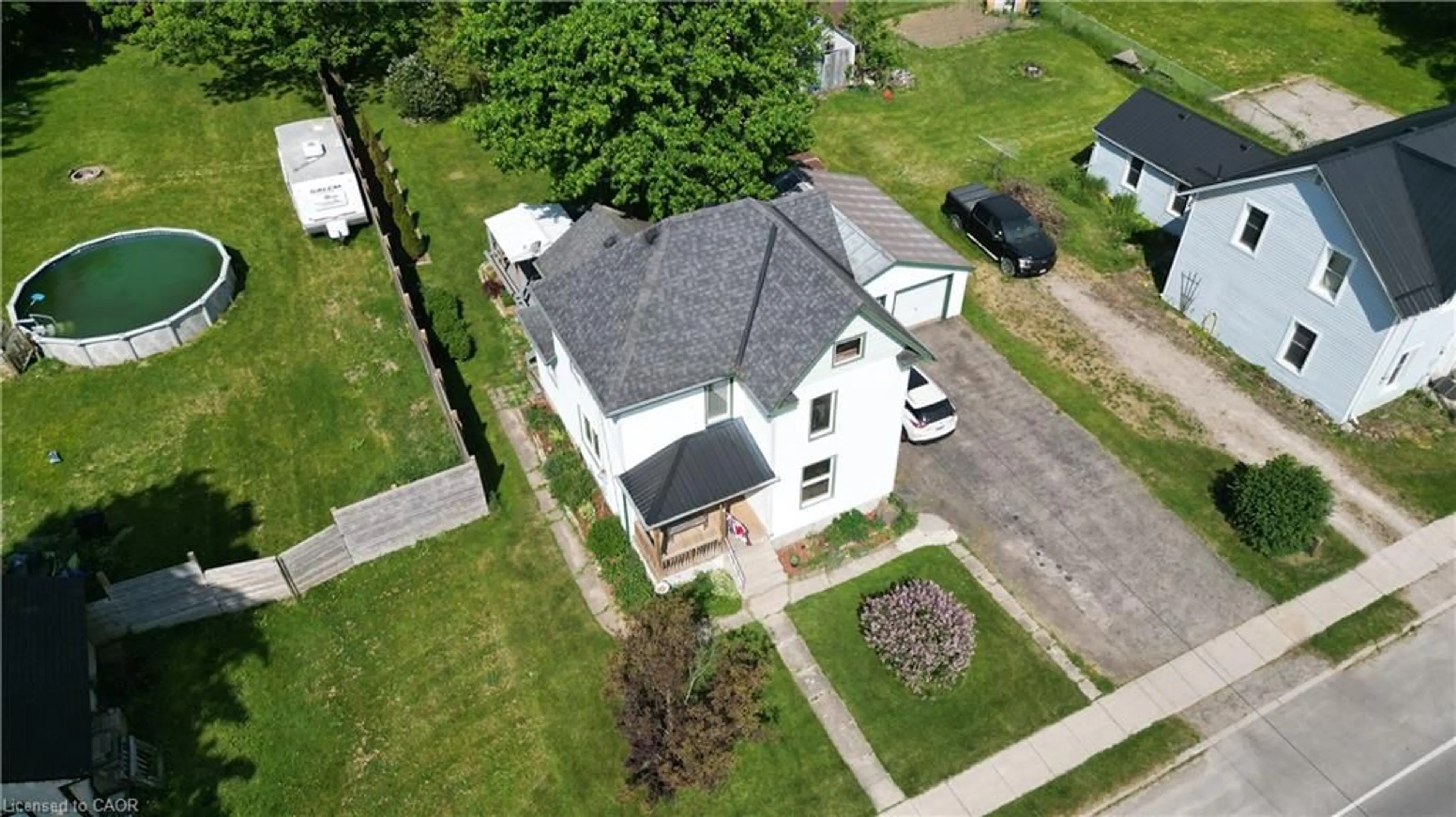 A pic from outside/outdoor area/front of a property/back of a property/a pic from drone, building for 37 Baird St, Bright Ontario N0J 1B0