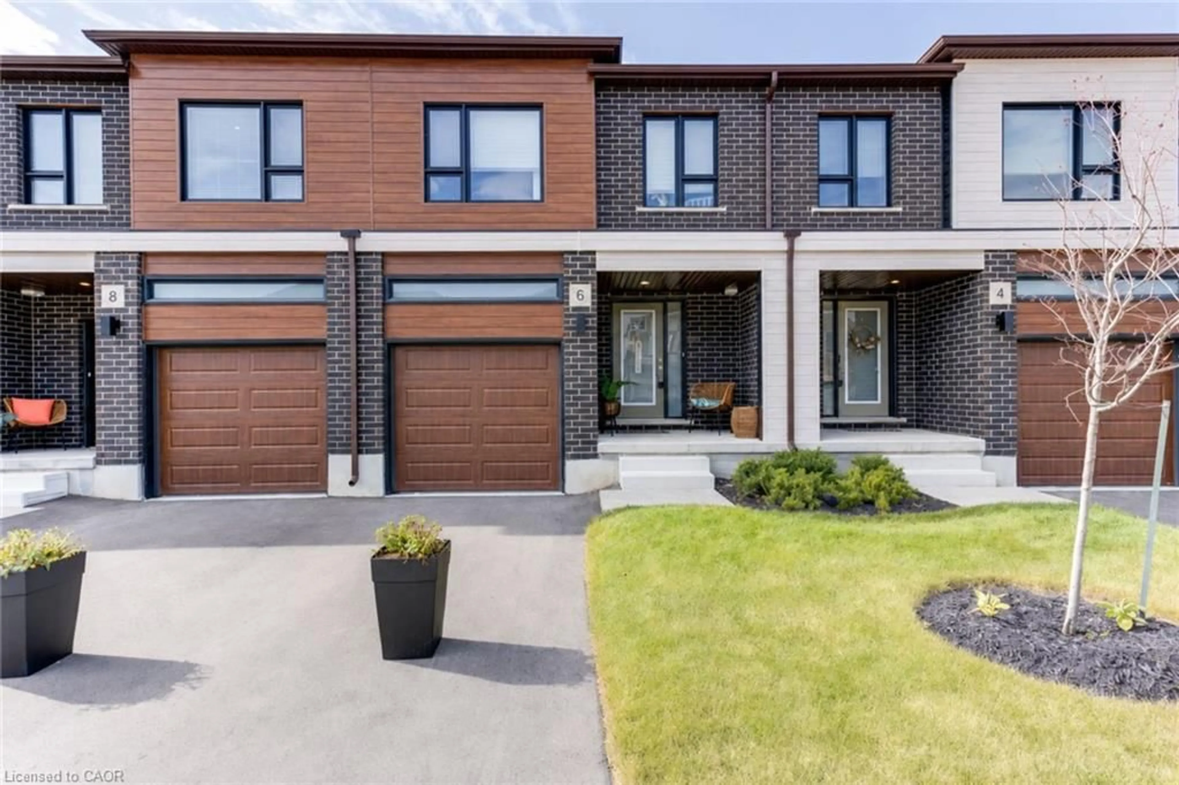 Home with brick exterior material, street for 18 Oak Forest Common #8B, Cambridge Ontario N1S 0G3