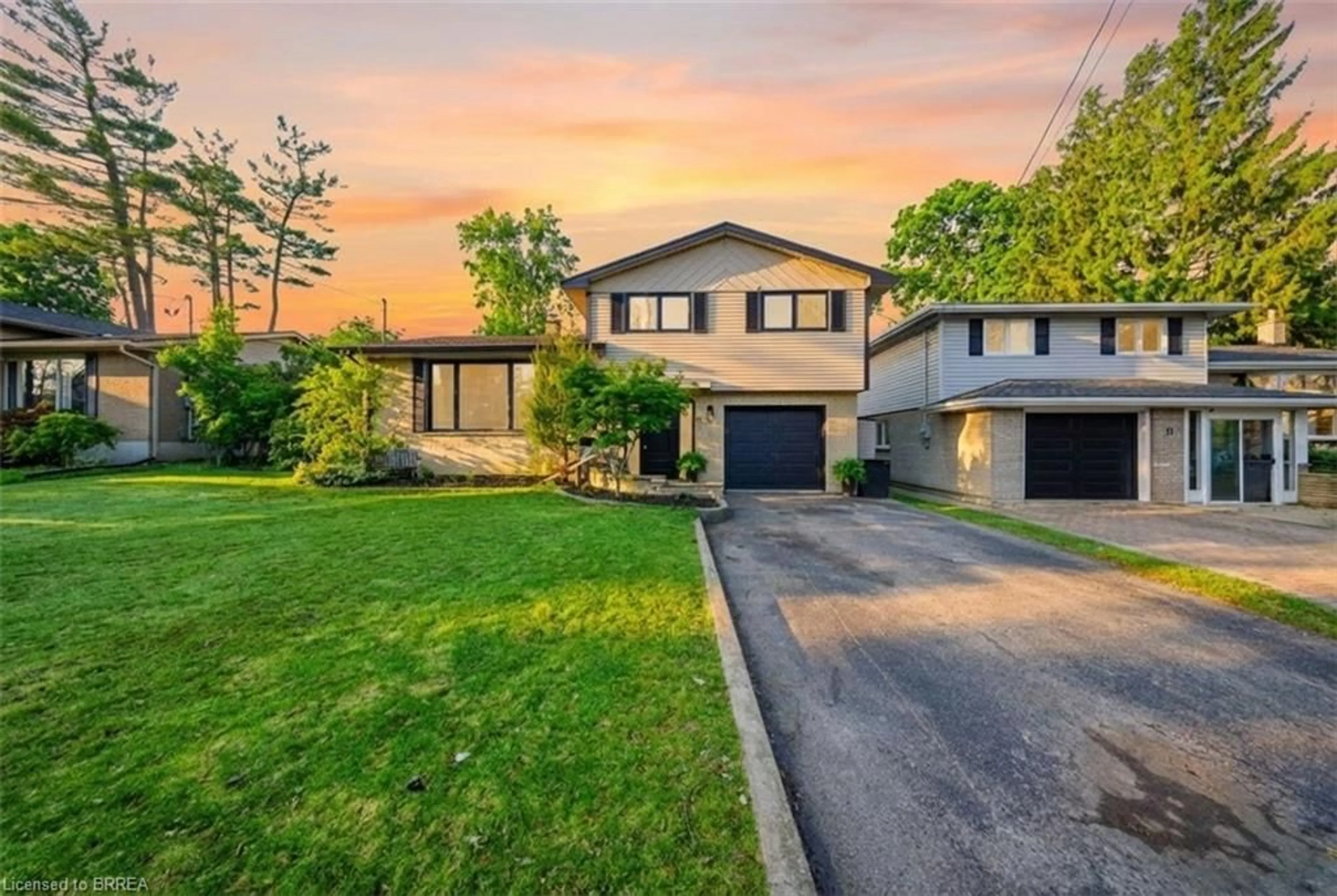 A pic from outside/outdoor area/front of a property/back of a property/a pic from drone, street for 29 Allwood St, Brantford Ontario N3R 2V2