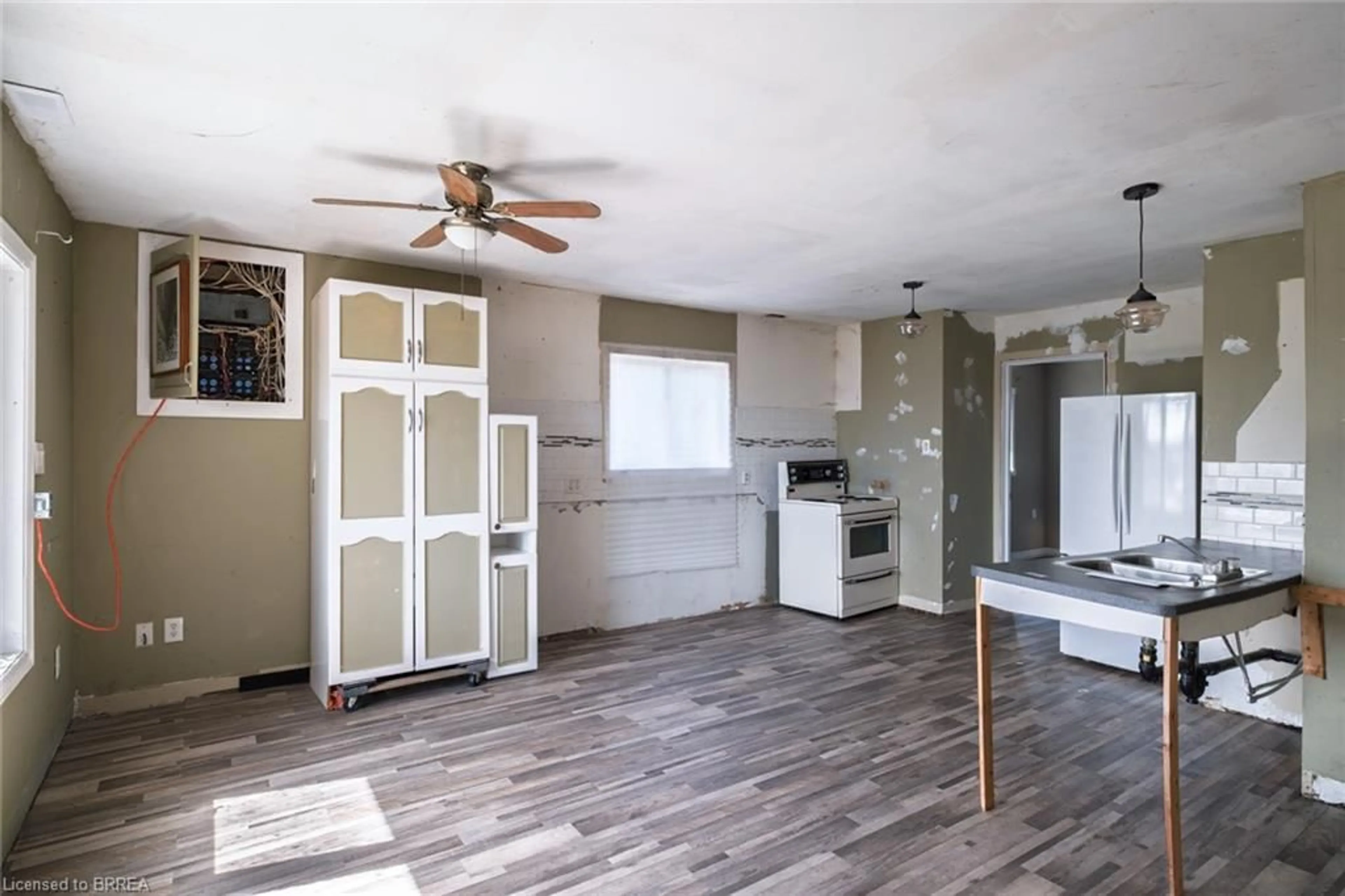 Open concept kitchen, unknown for 1459 Lakeshore Rd, Selkirk Ontario N0A 1P0