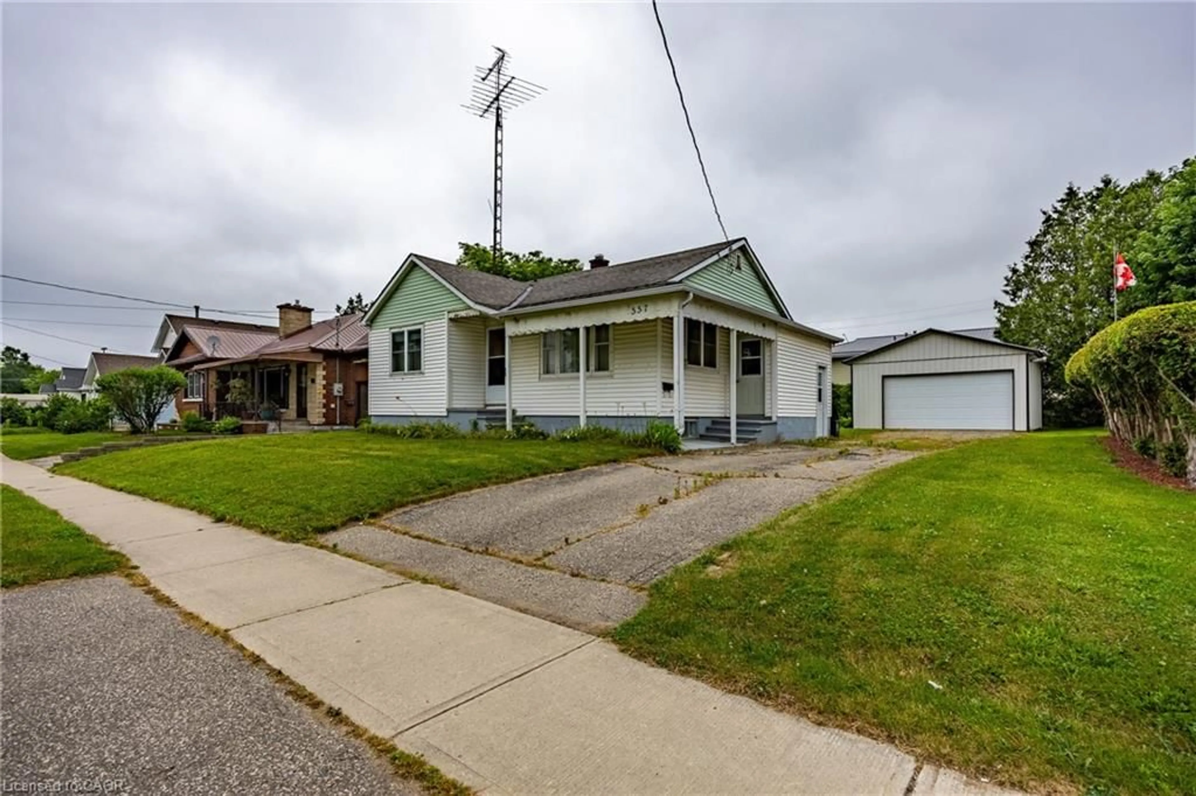 A pic from outside/outdoor area/front of a property/back of a property/a pic from drone, street for 557 Orchard Ave, Delhi Ontario N4B 2H4