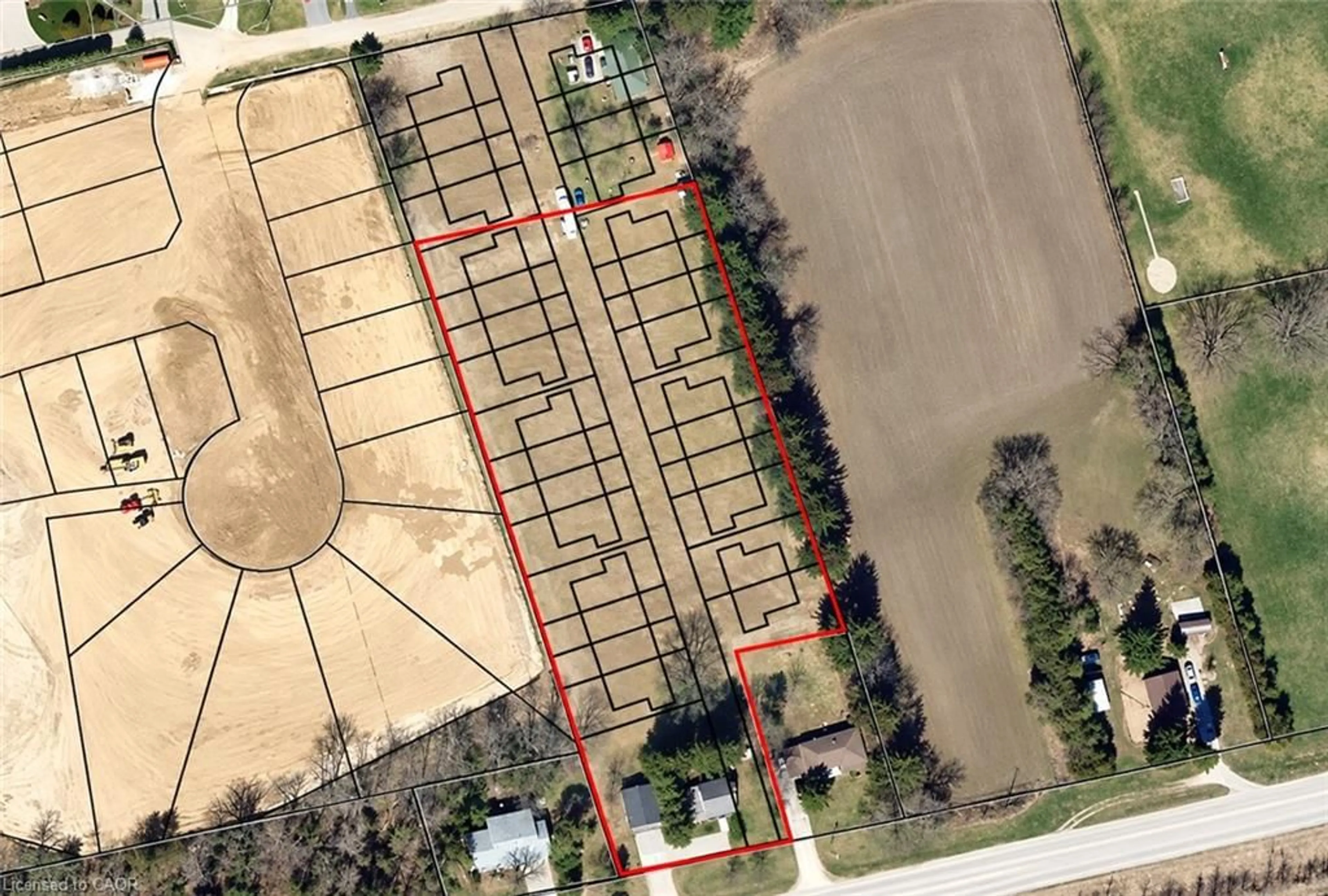 A pic from outside/outdoor area/front of a property/back of a property/a pic from drone, street for 211 Thompson Rd, Waterford Ontario N0E 1Y0