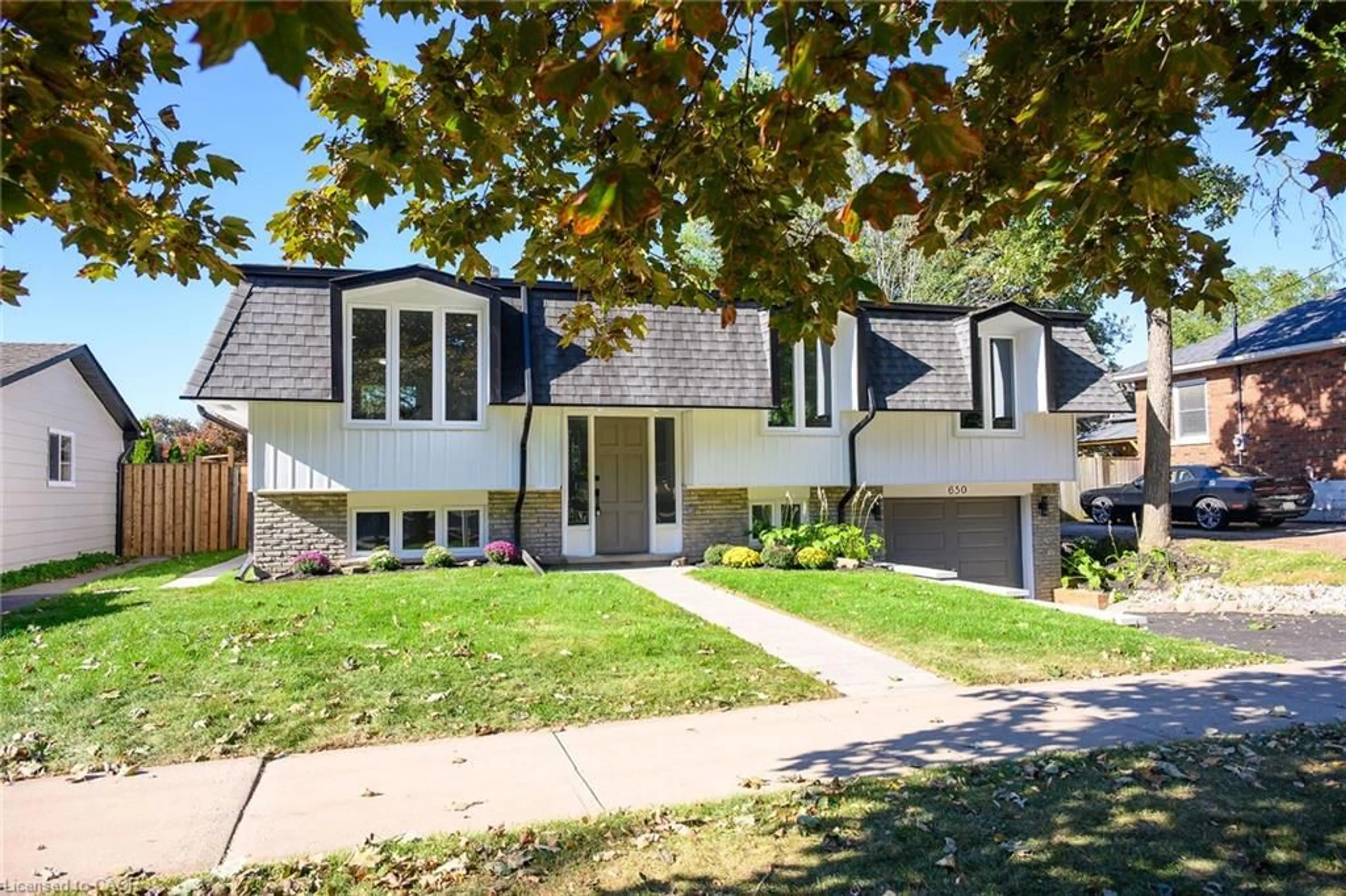 Home with brick exterior material, street for 650 Cumberland Ave, Burlington Ontario L7N 2X5