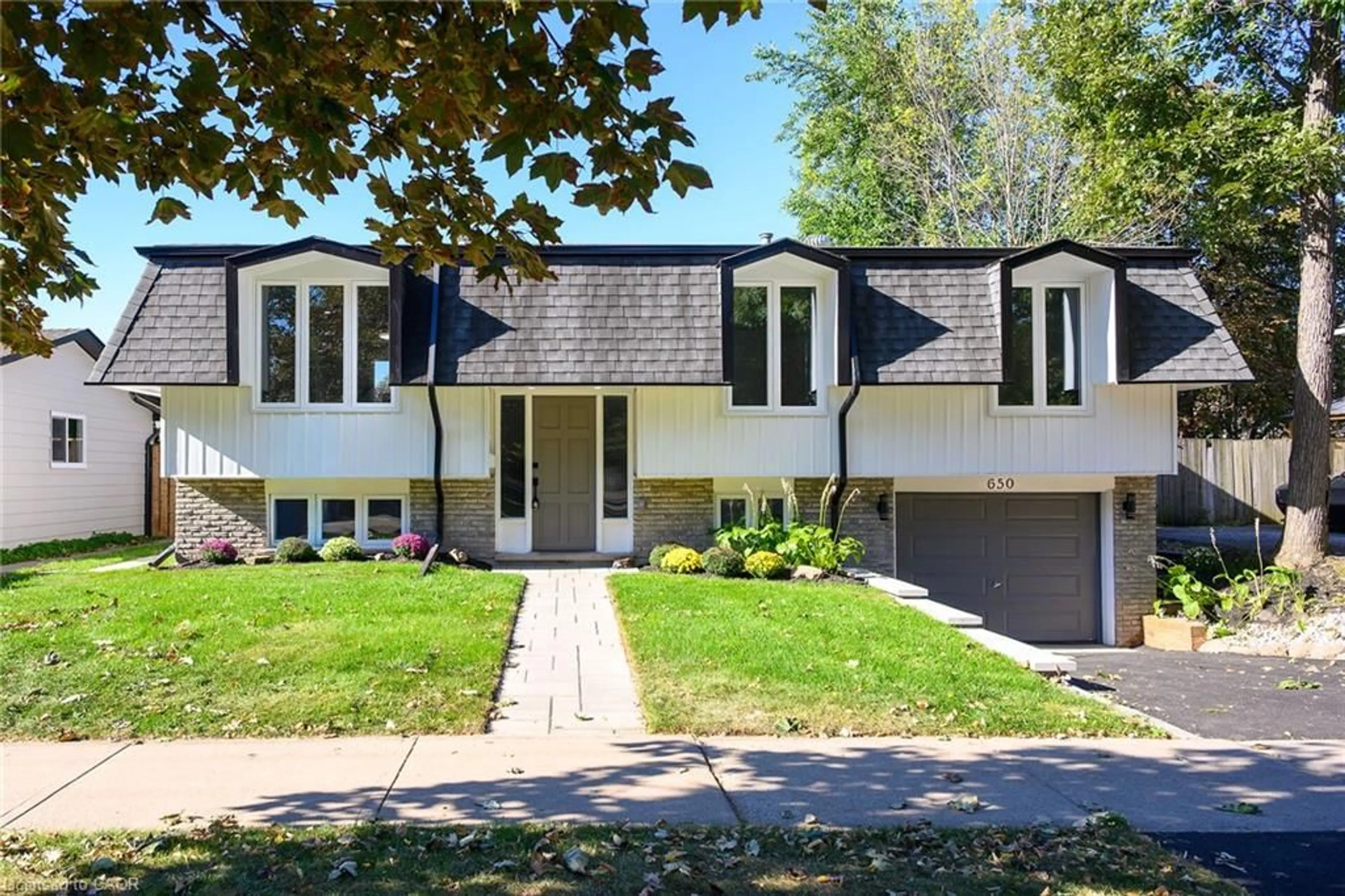 Home with brick exterior material, street for 650 Cumberland Ave, Burlington Ontario L7N 2X5