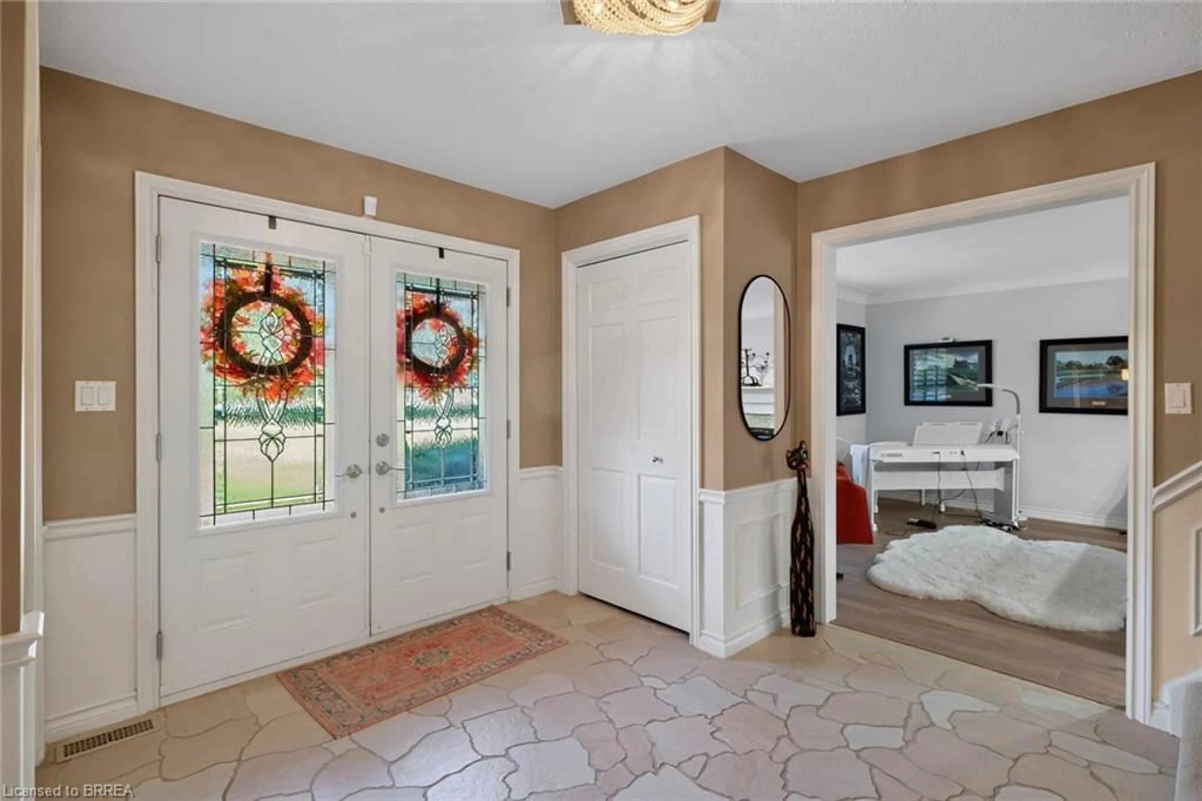 Indoor entryway for 4 Highland Dr, Brantford Ontario N3T 5L7