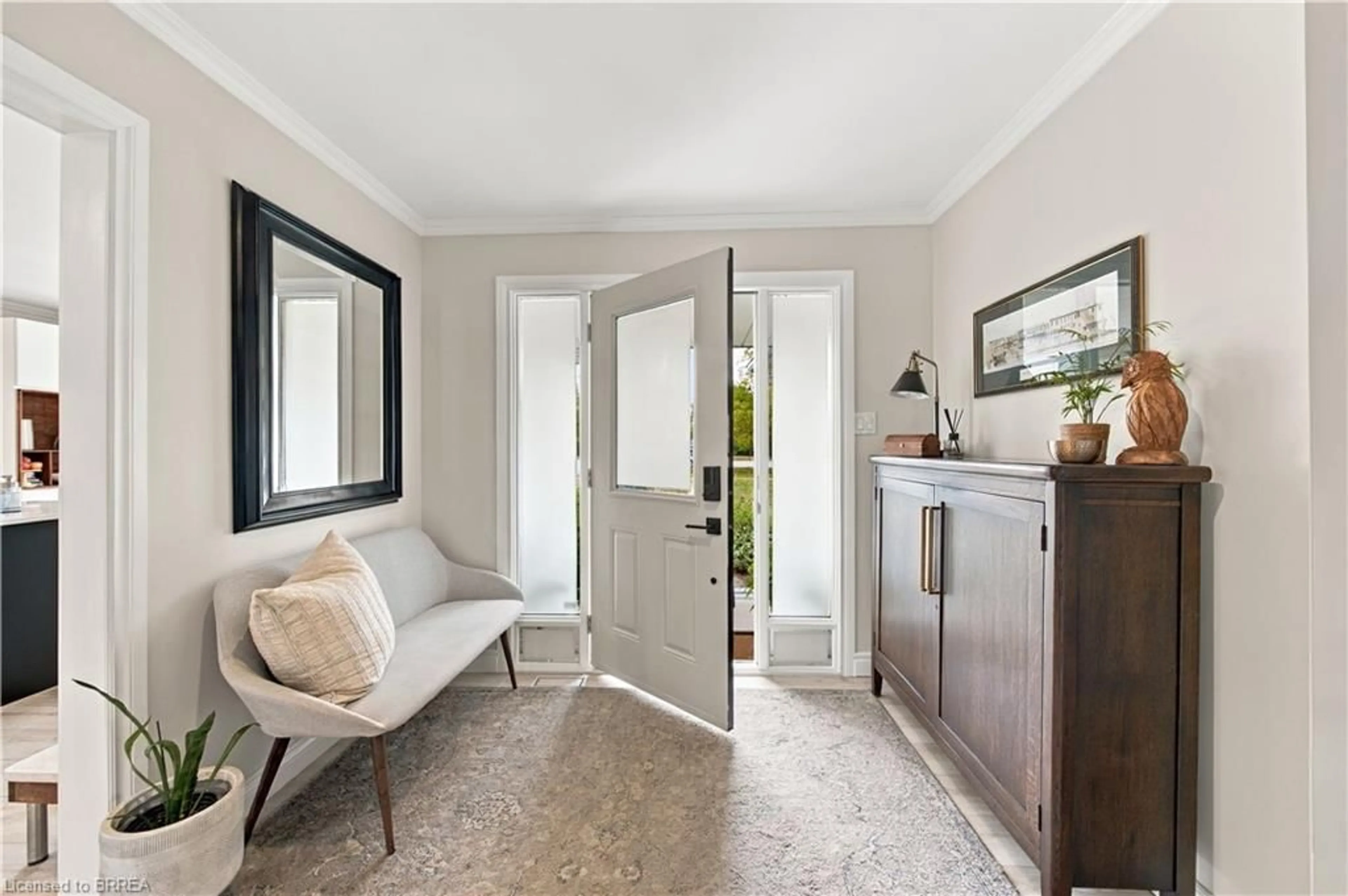 Indoor entryway for 447 King Edward St, Paris Ontario N3L 3E3