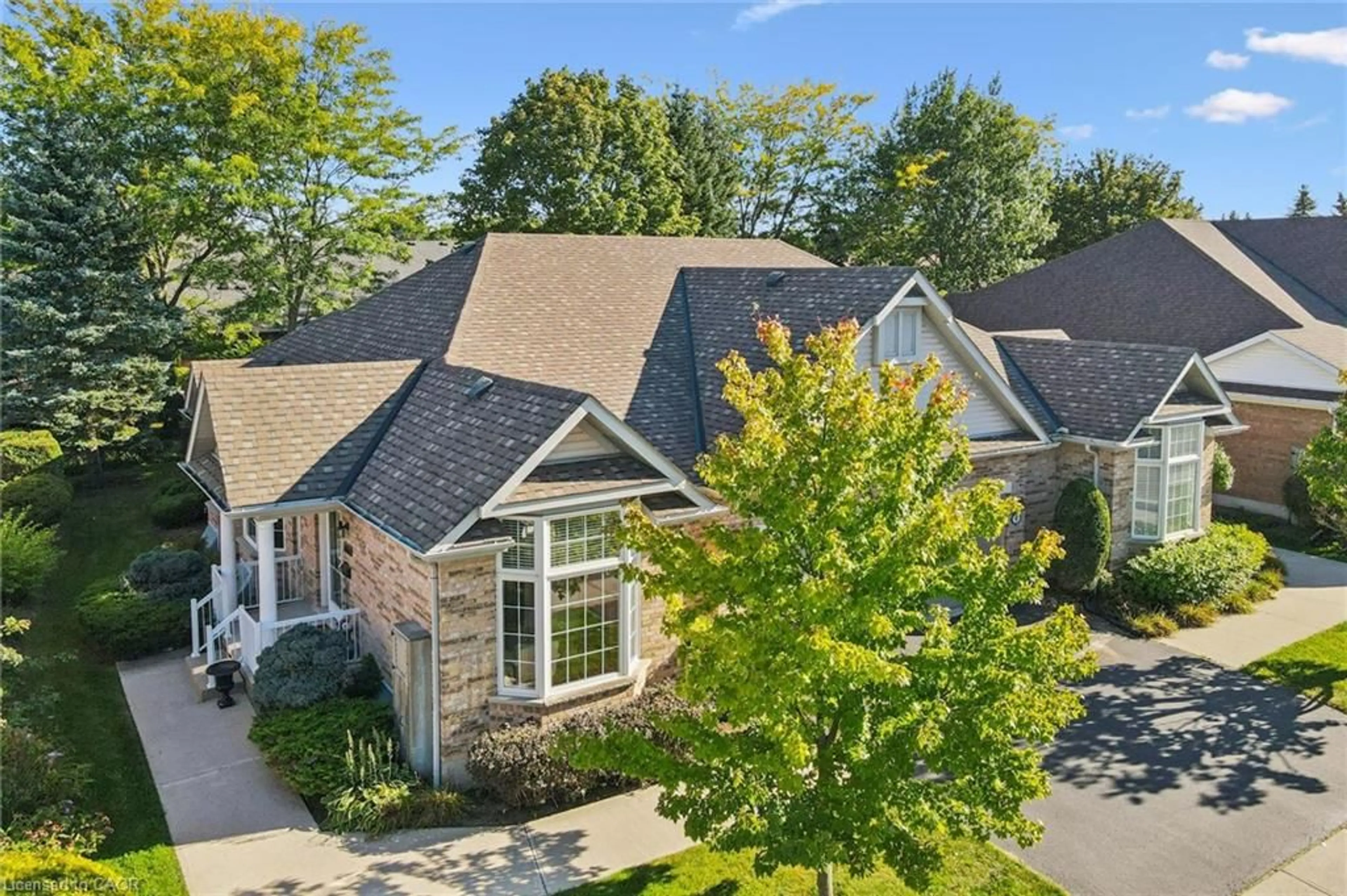 A pic from outside/outdoor area/front of a property/back of a property/a pic from drone, street for 11 Honeysuckle Dr, Guelph Ontario N1G 4X7