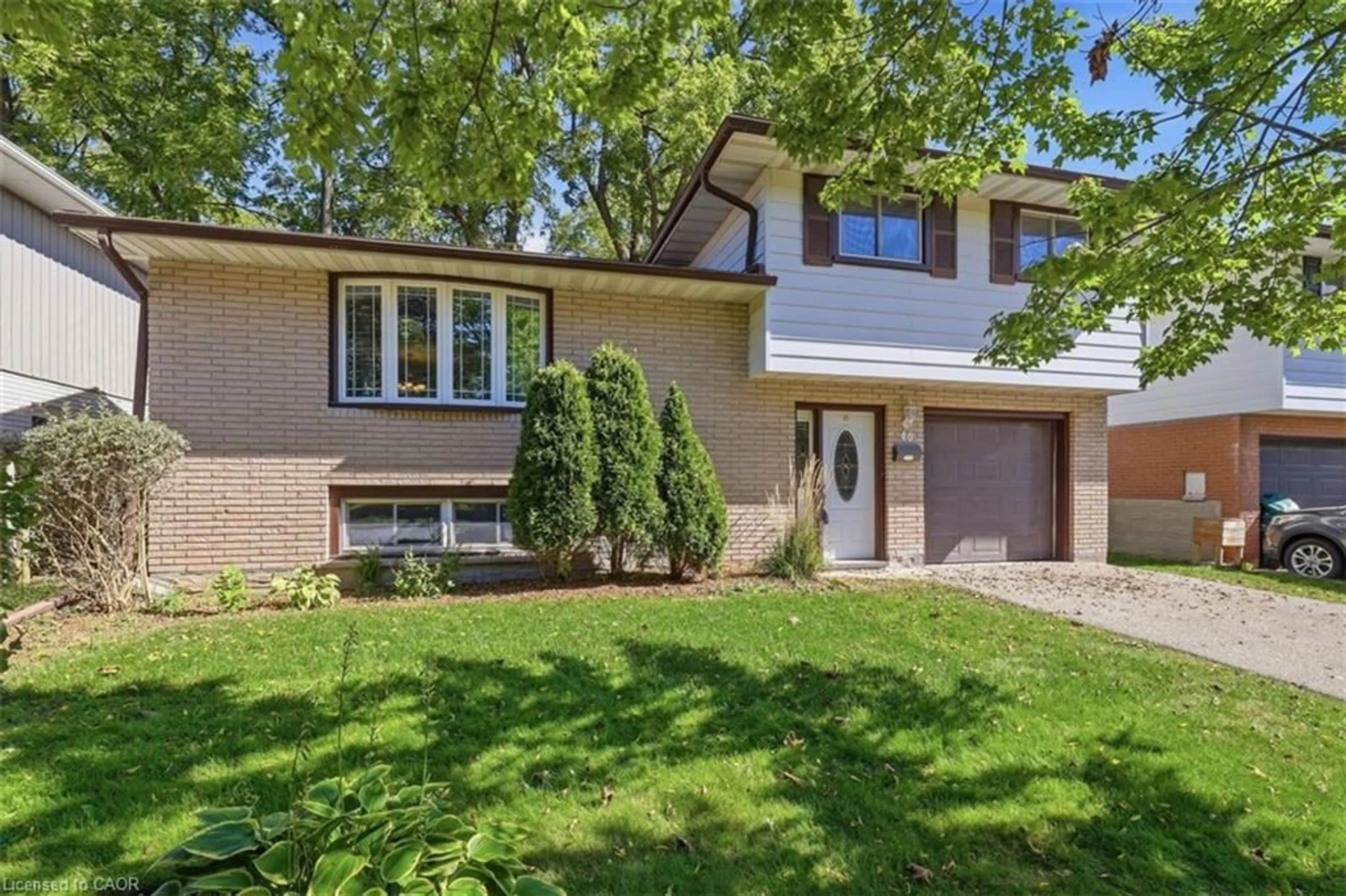 Home with brick exterior material, street for 40 Kenmore Ave, Cambridge Ontario N1S 3H6