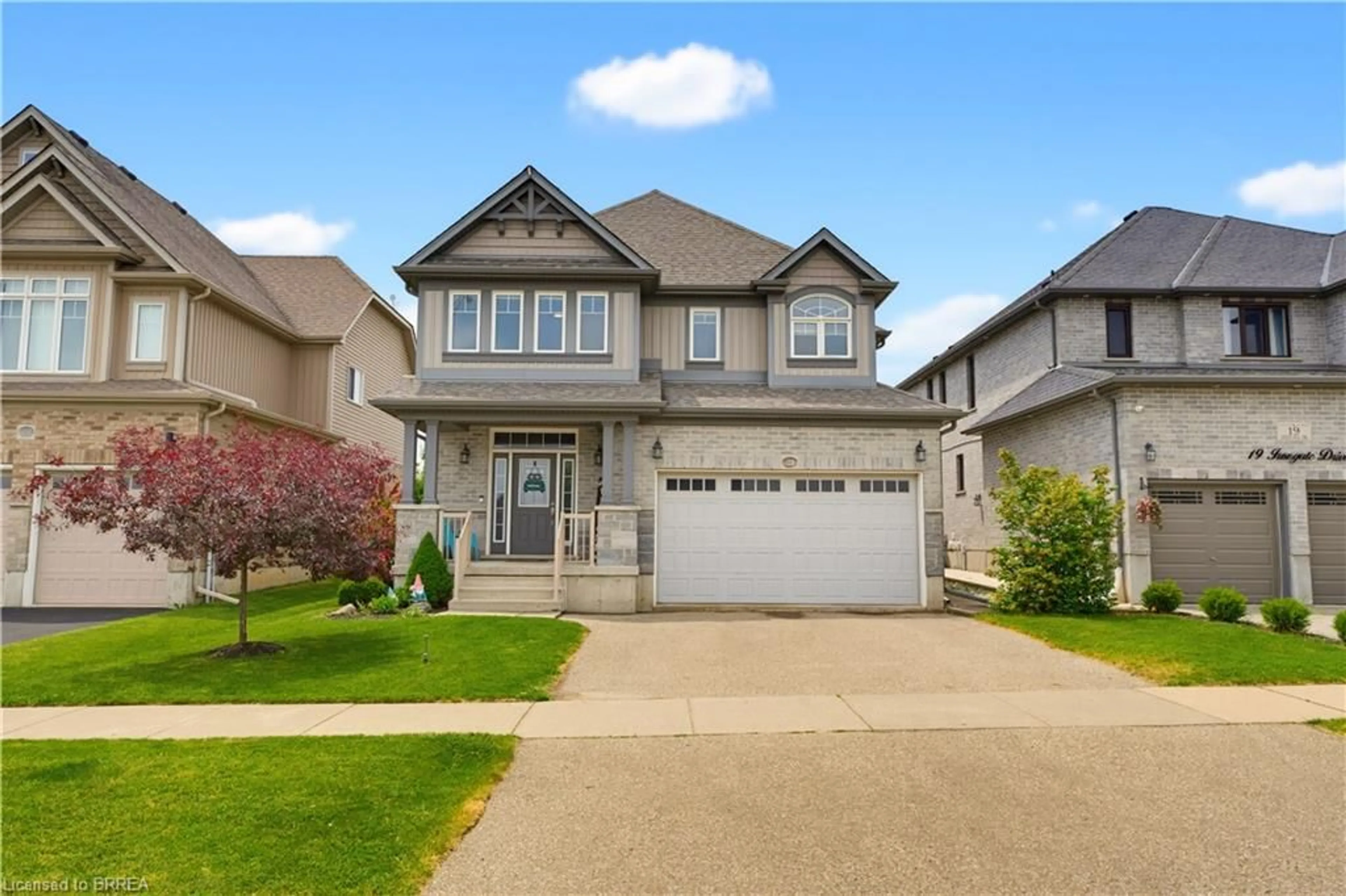 Home with vinyl exterior material, street for 21 Irongate Dr, Paris Ontario N3L 4G4