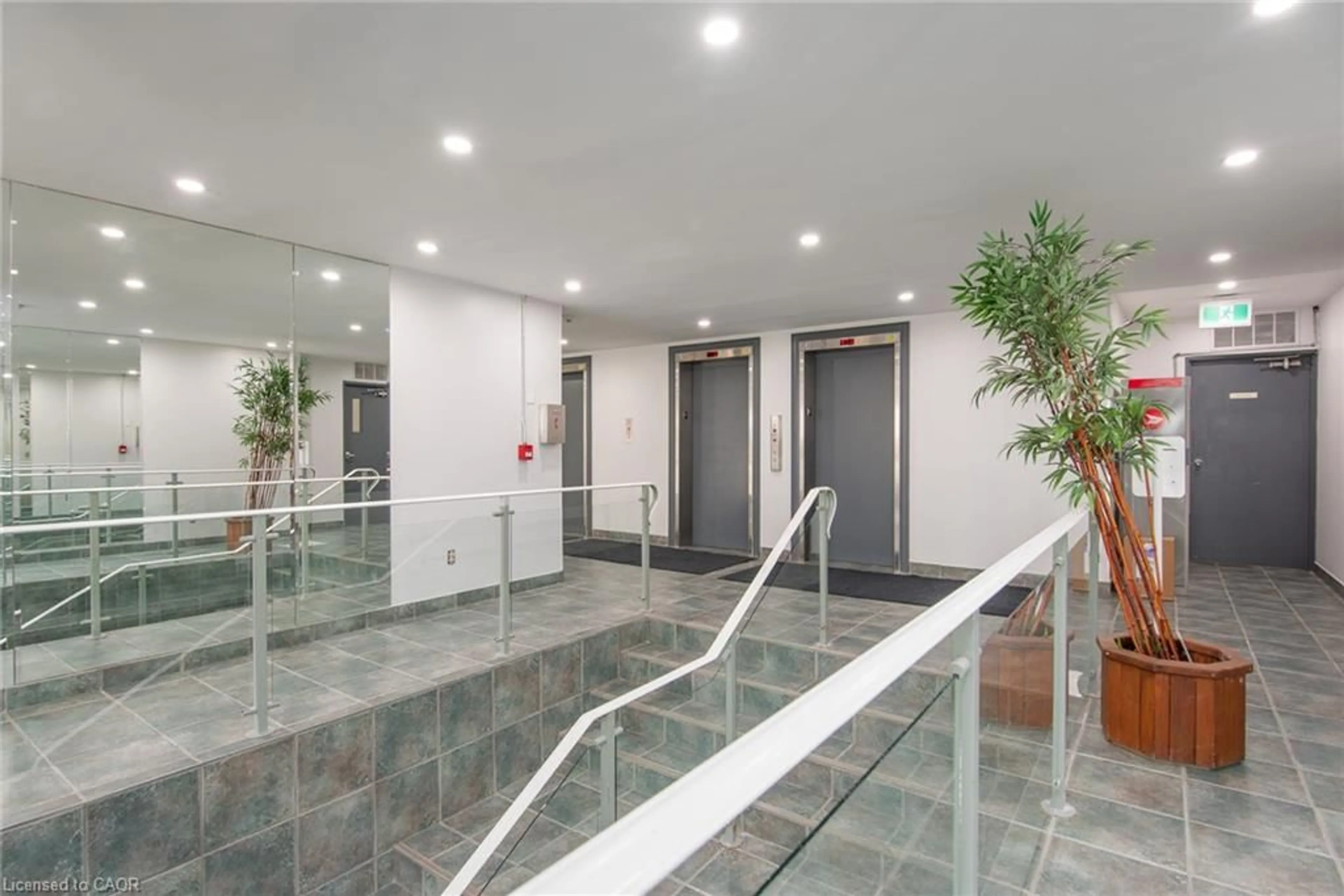 Indoor foyer for 81 Church St #202, Kitchener Ontario N2G 4M1