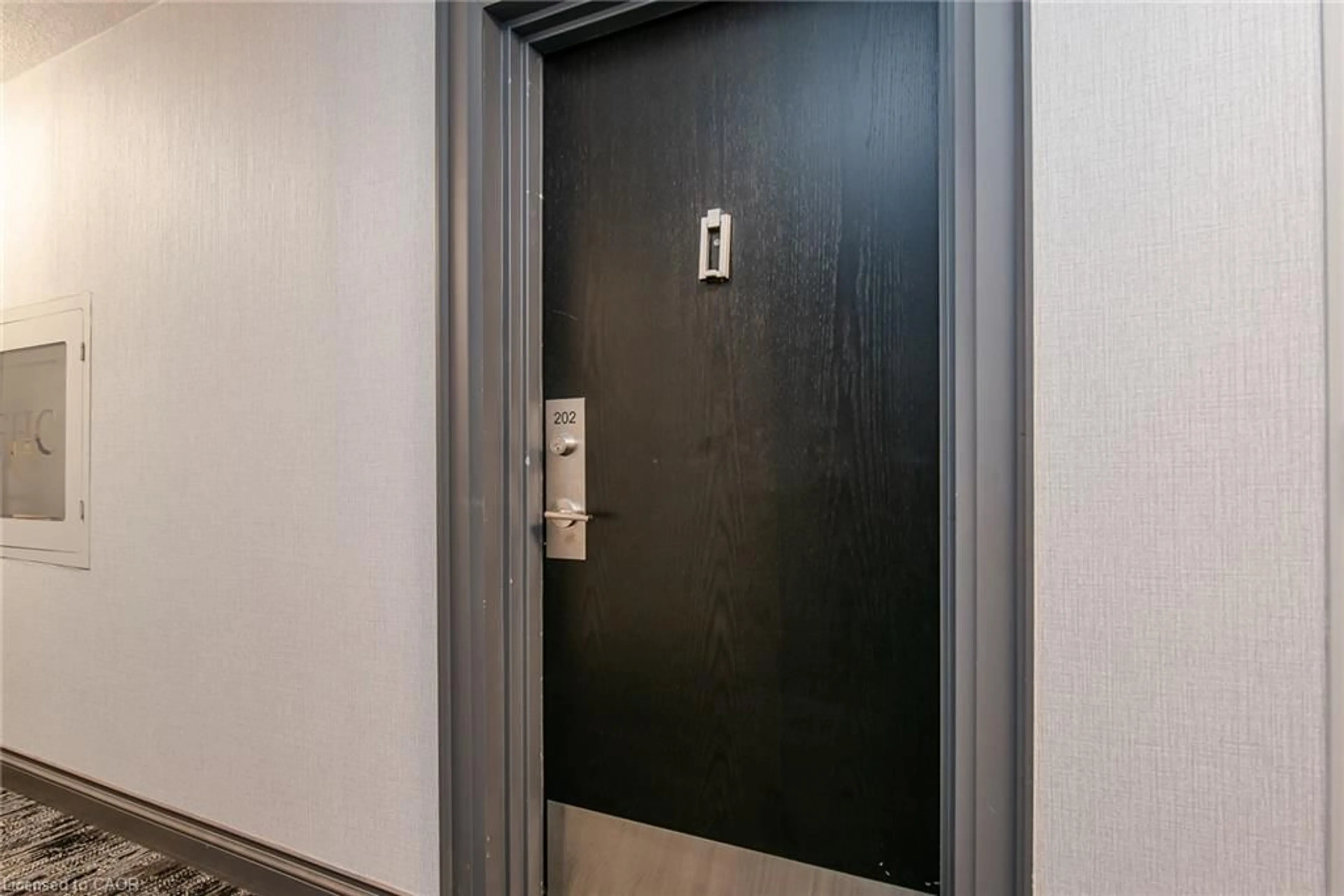 Indoor foyer for 81 Church St #202, Kitchener Ontario N2G 4M1