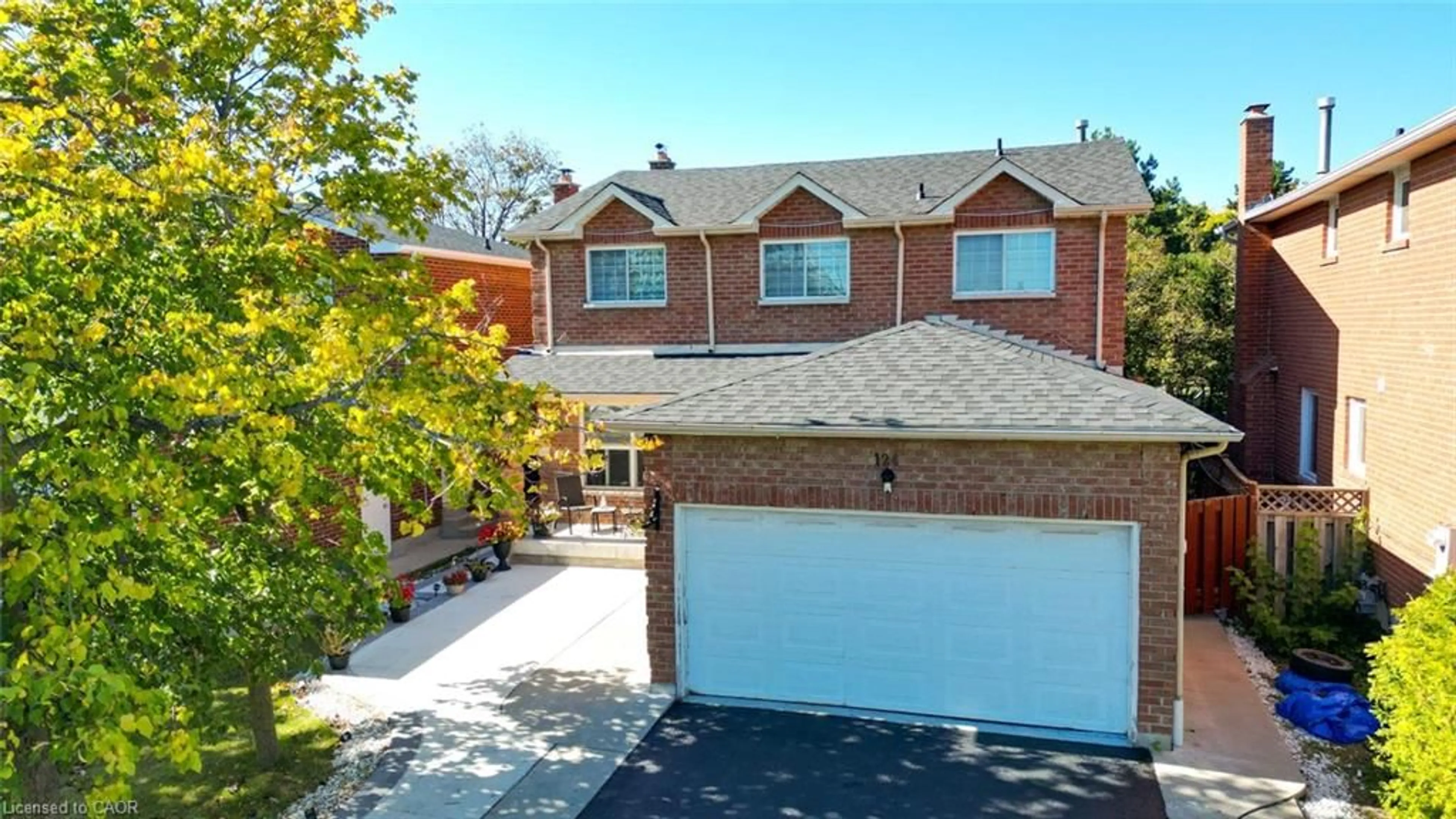 Home with brick exterior material, street for 124 Wexford Rd, Brampton Ontario L6Z 2T4