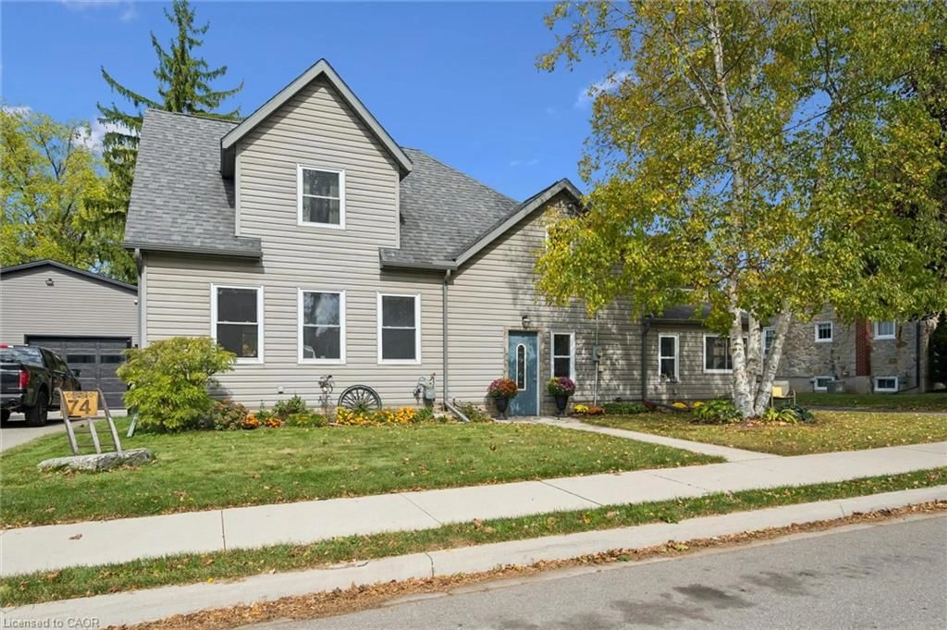 Home with vinyl exterior material, street for 74 Selkirk St, Cambridge Ontario N1S 1Z5