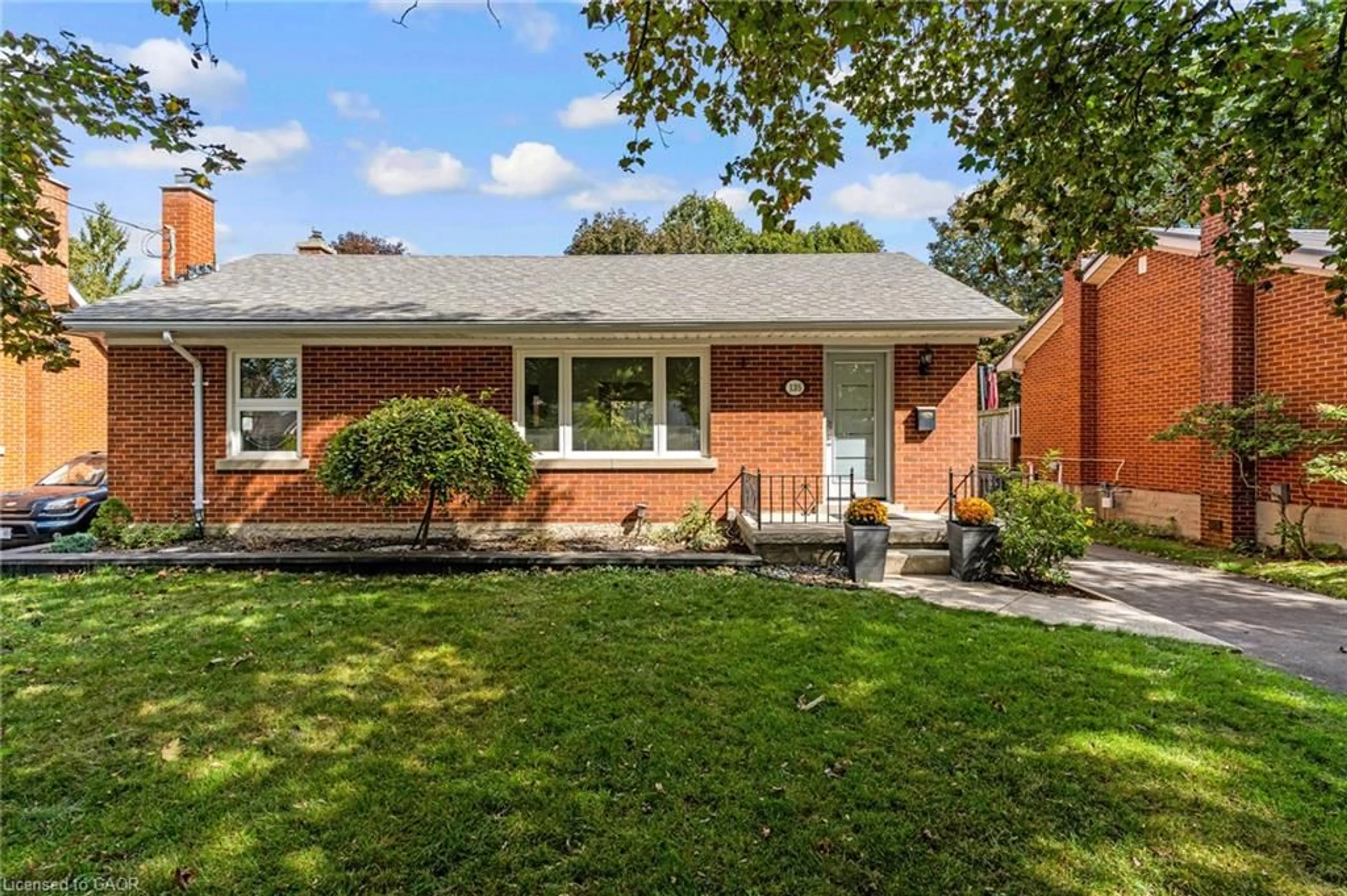 Home with brick exterior material, street for 135 Patricia Ave, Kitchener Ontario N2M 1J5