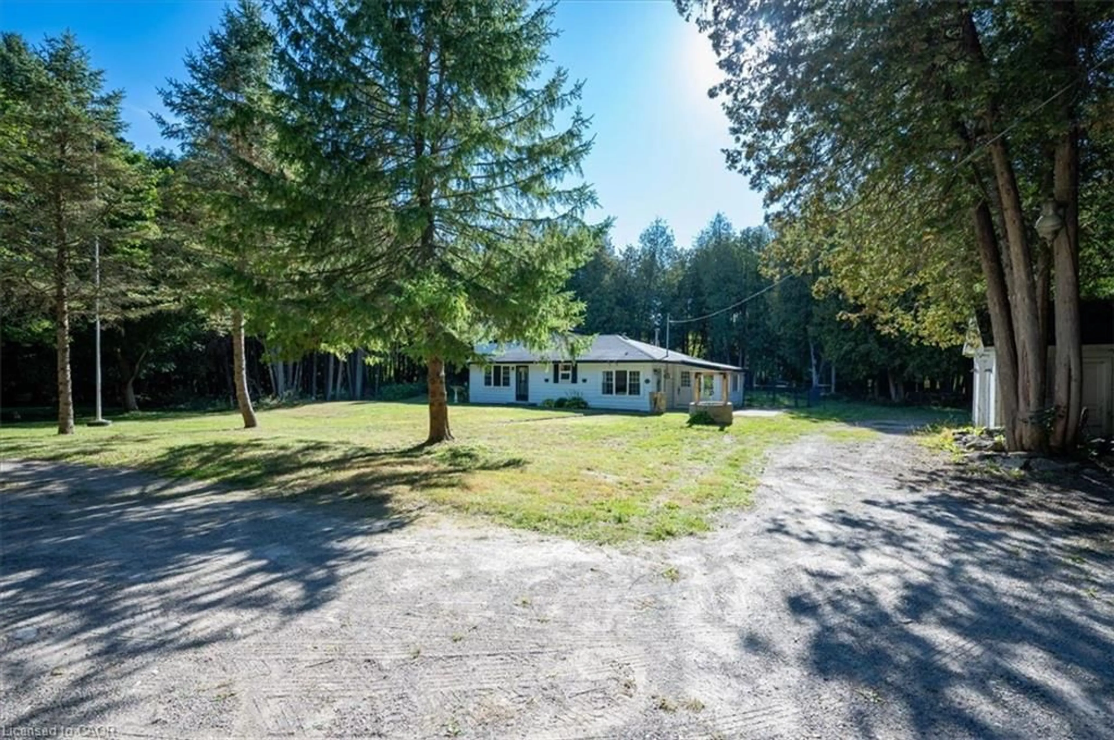 A pic from outside/outdoor area/front of a property/back of a property/a pic from drone, unknown for 36 Ash St, Eden Mills Ontario N0B 2K0