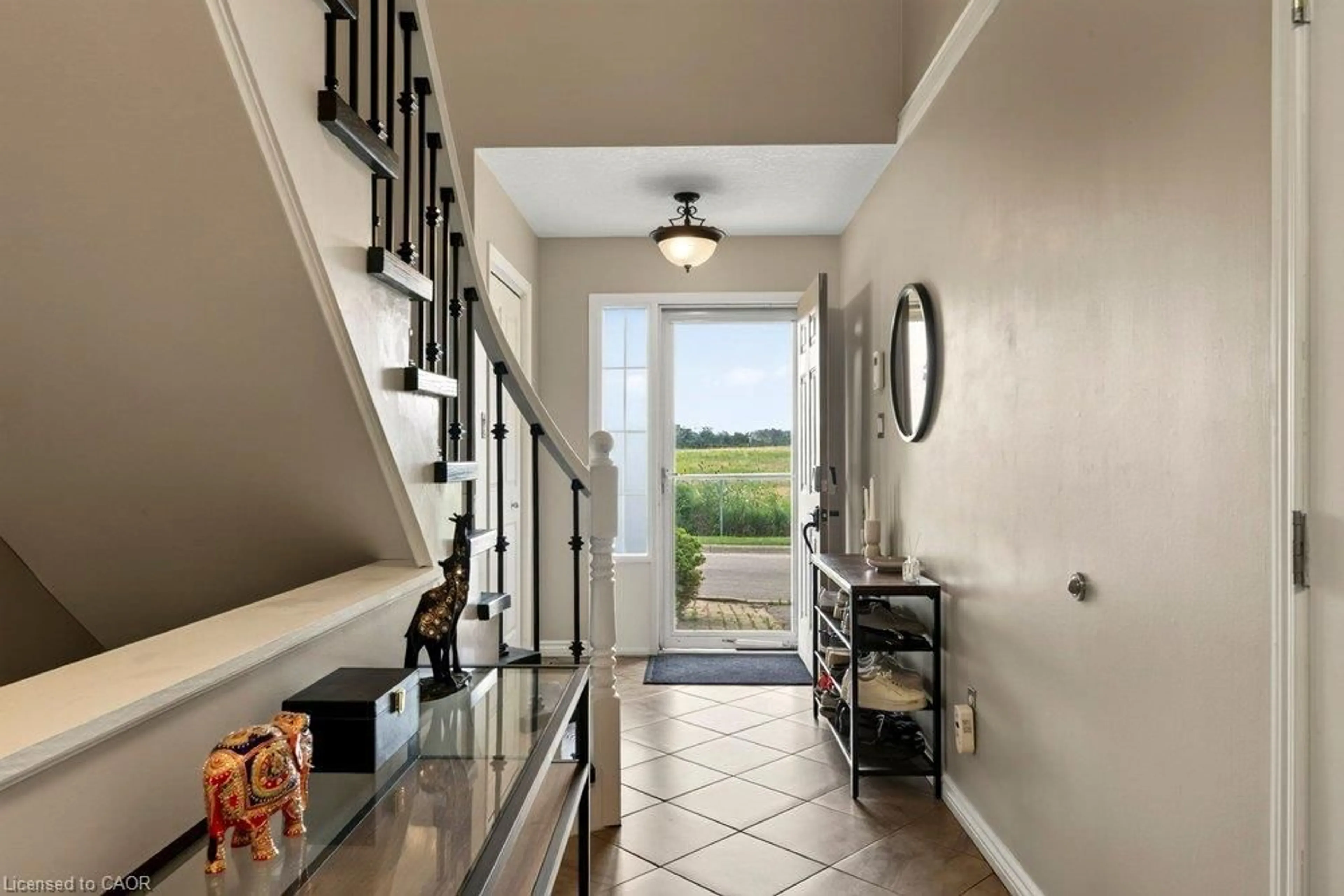 Indoor entryway for 1860 Upper Gage Ave #15, Hamilton Ontario L8W 3Y6