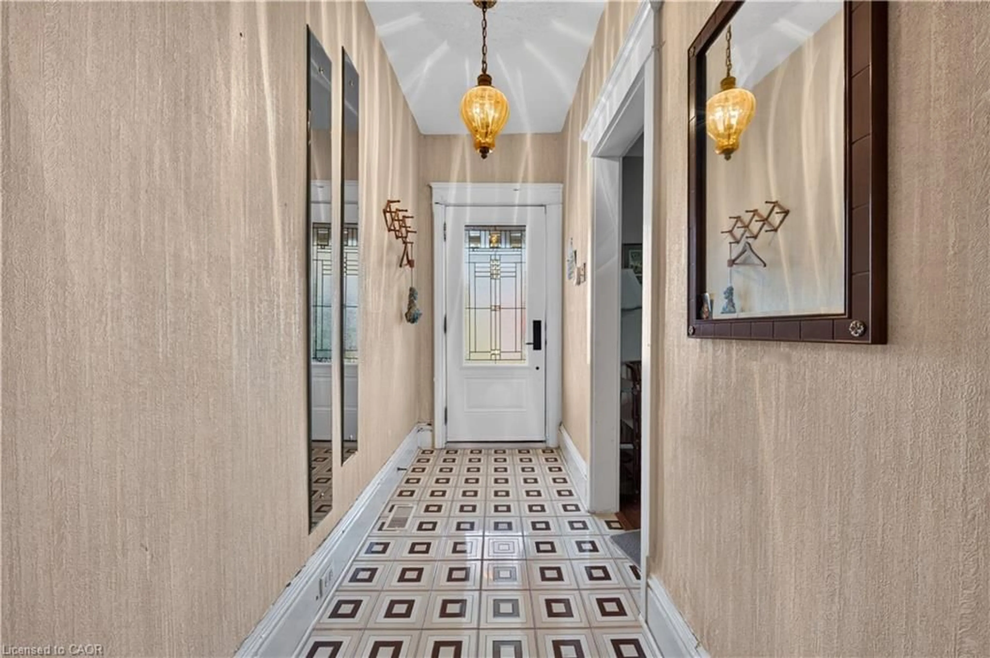 Indoor foyer for 248 Saint Clair Blvd, Hamilton Ontario L8M 2P2