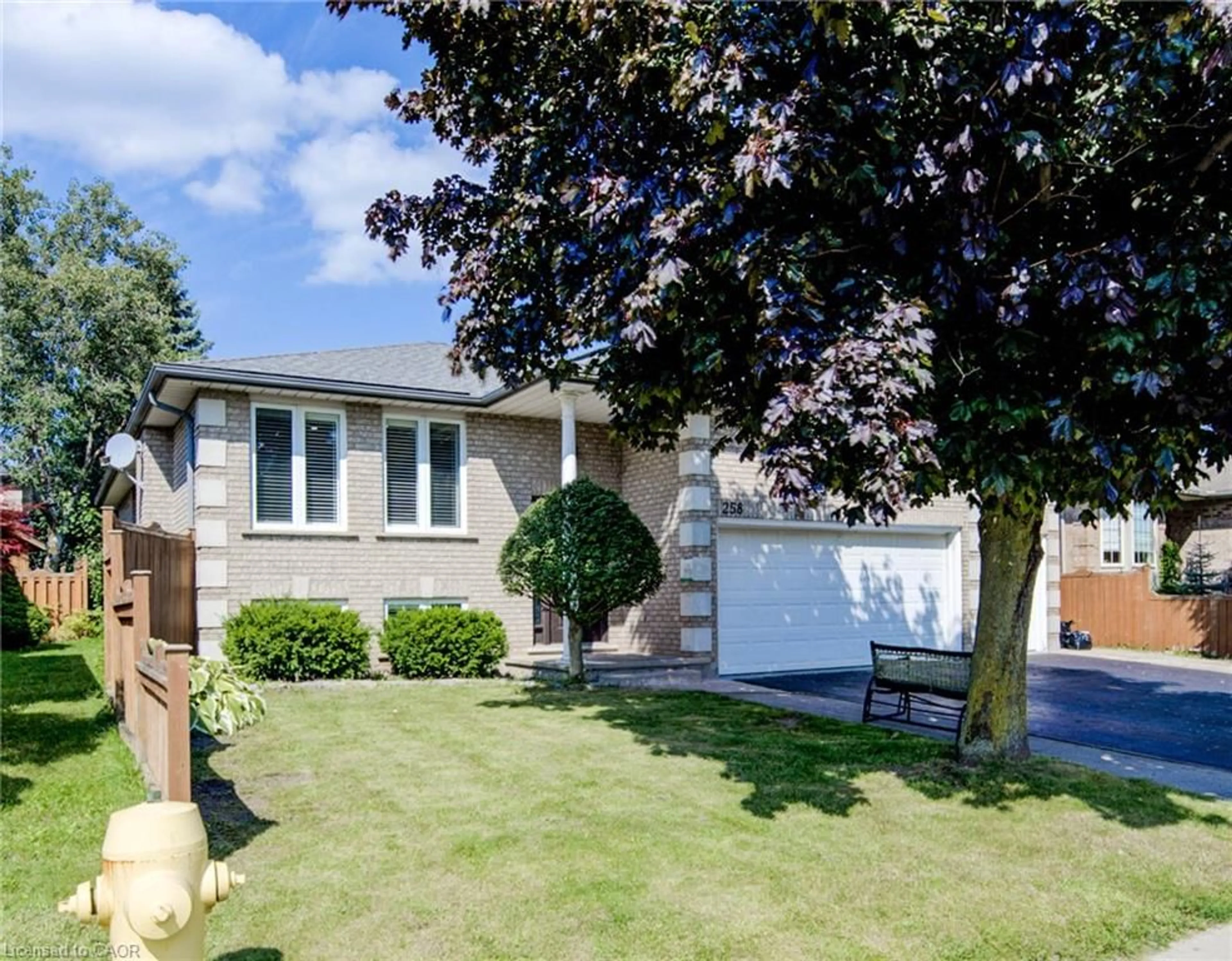 Home with vinyl exterior material, street for 258 Saginaw Pky, Cambridge Ontario N1T 1R7