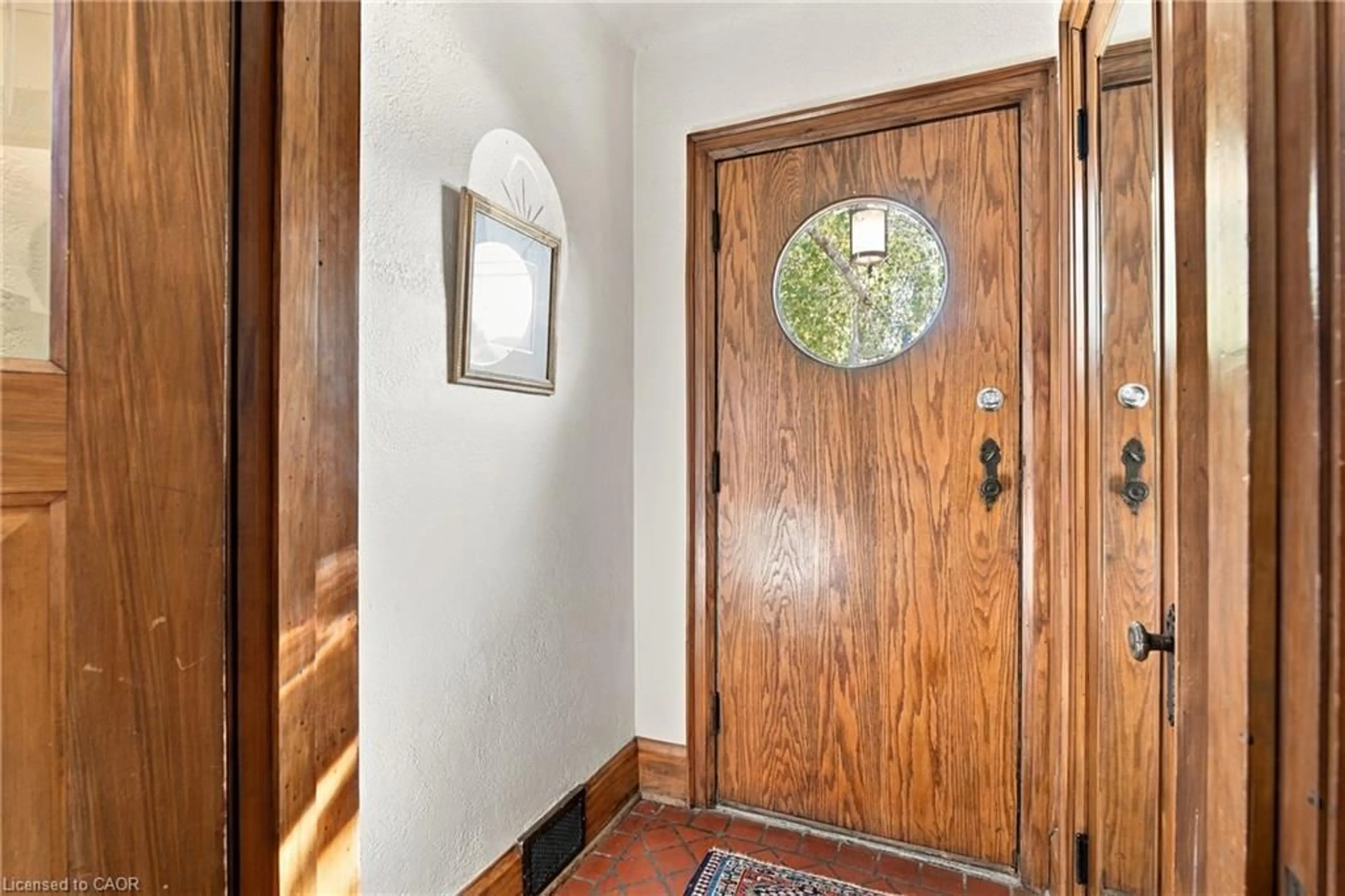 Indoor entryway for 48 Rothsay Ave, Hamilton Ontario L8M 3G1
