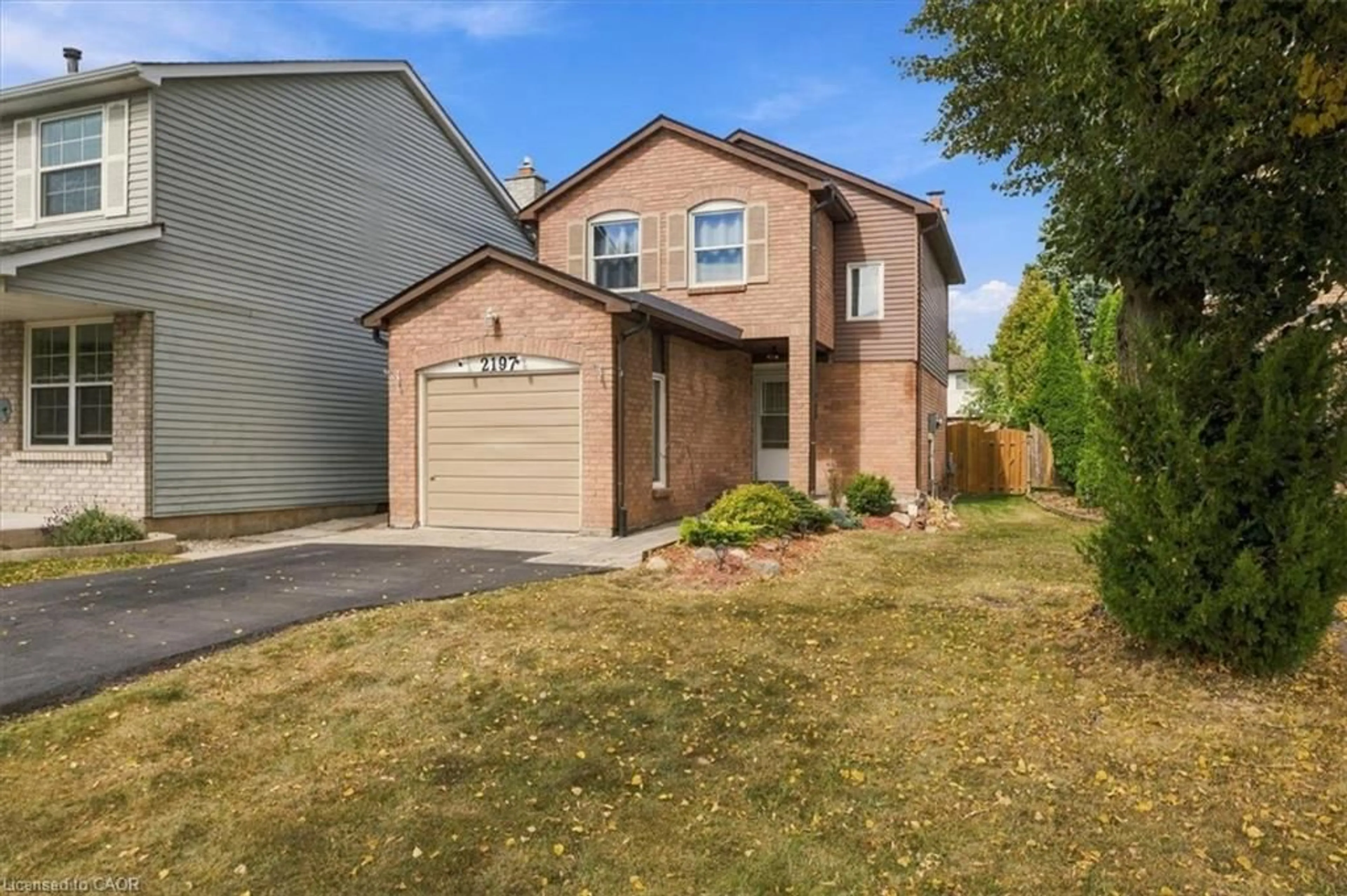 Home with brick exterior material, street for 2197 Pembroke Crt, Burlington Ontario L7P 3X8