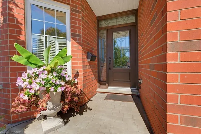 247 Fern Cres, Waterloo 3