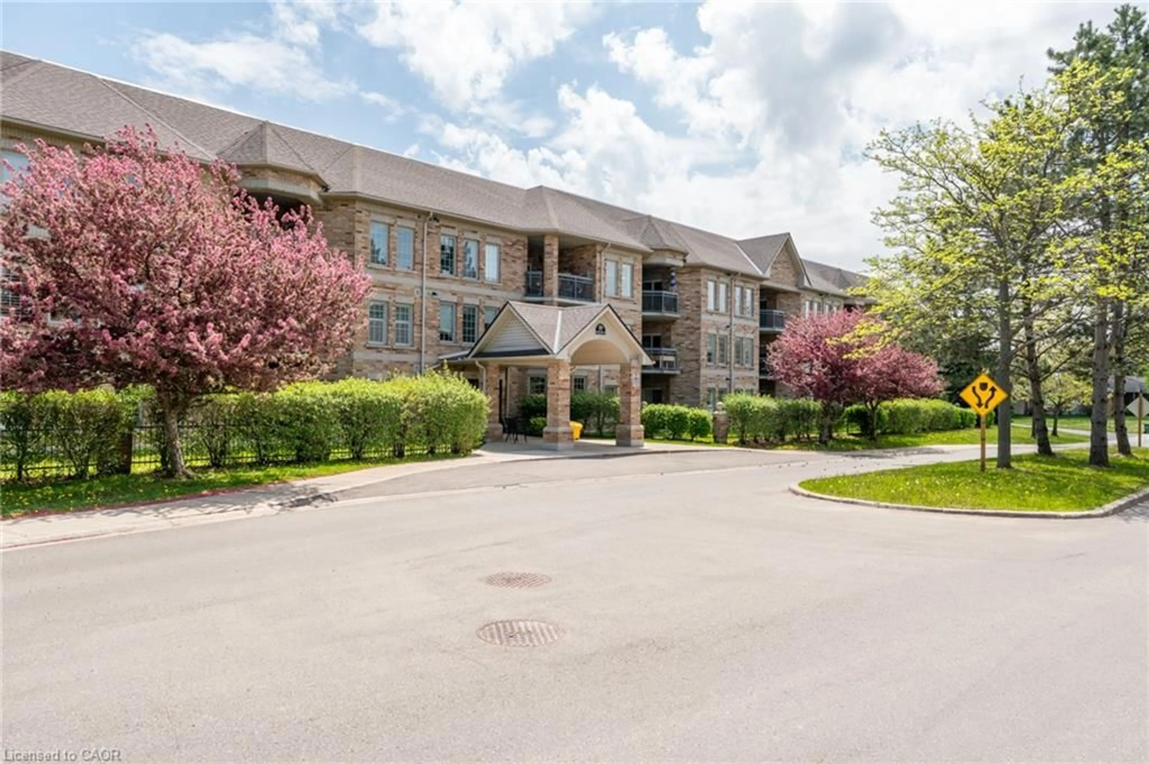 Patio, unknown for 59 Critzia Dr #208, Mount Hope Ontario L0R 1W0