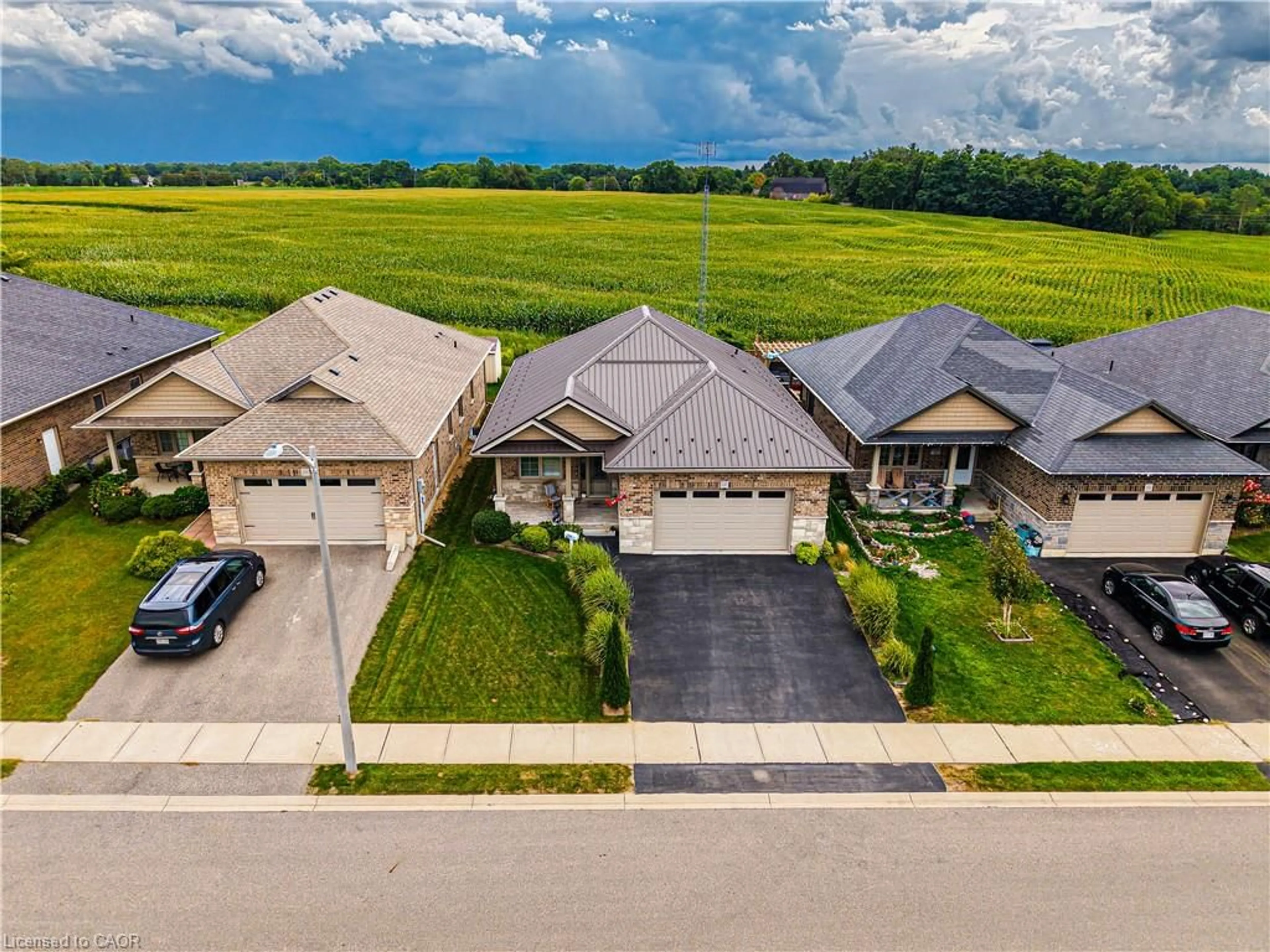 A pic from outside/outdoor area/front of a property/back of a property/a pic from drone, street for 257 Donly Dr, Simcoe Ontario N3Y 0C8