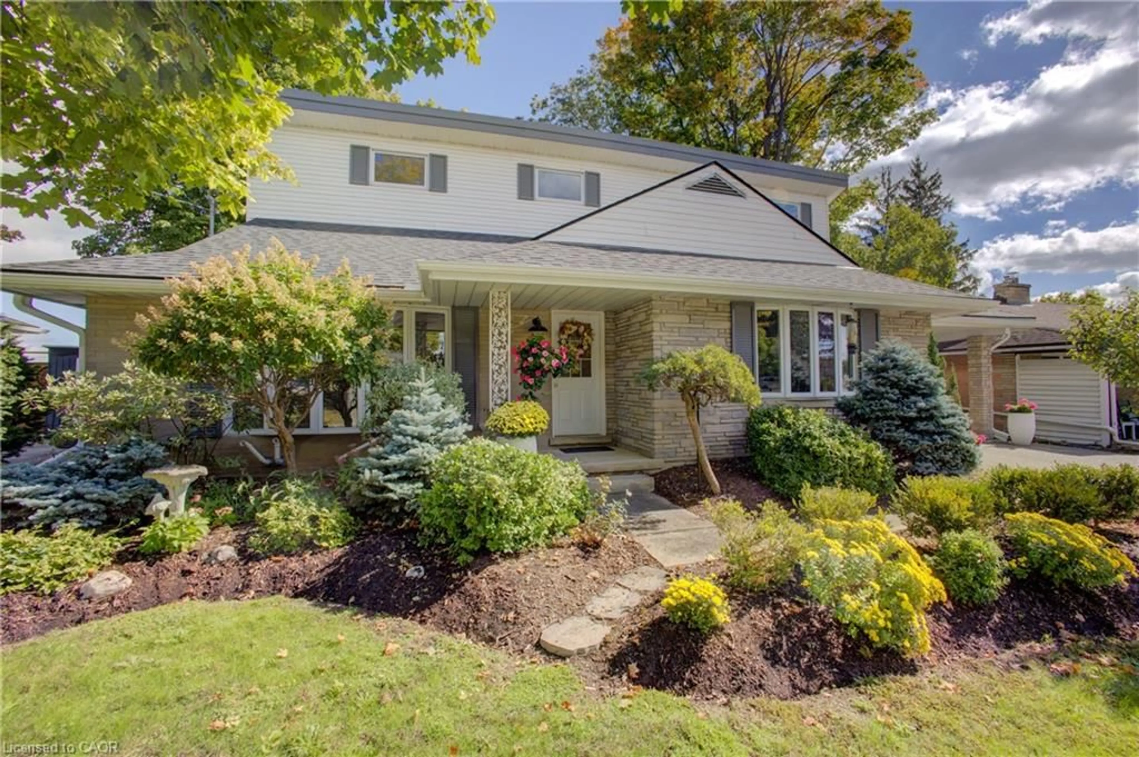 Home with vinyl exterior material, street for 24 Valewood Pl, Kitchener Ontario N2H 4N6