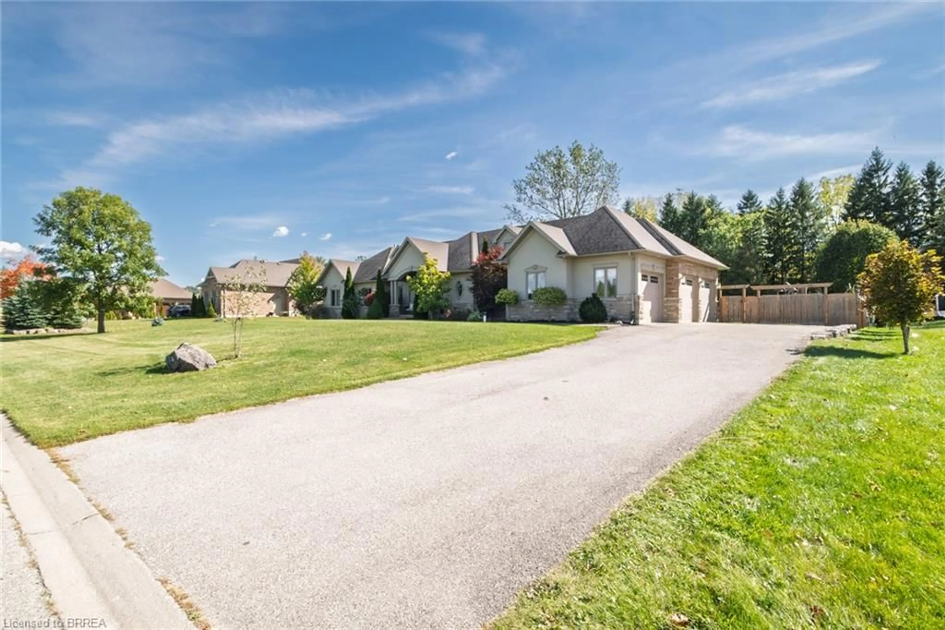 A pic from outside/outdoor area/front of a property/back of a property/a pic from drone, street for 24 Wingrove Woods, Brantford Ontario N3T 0M2