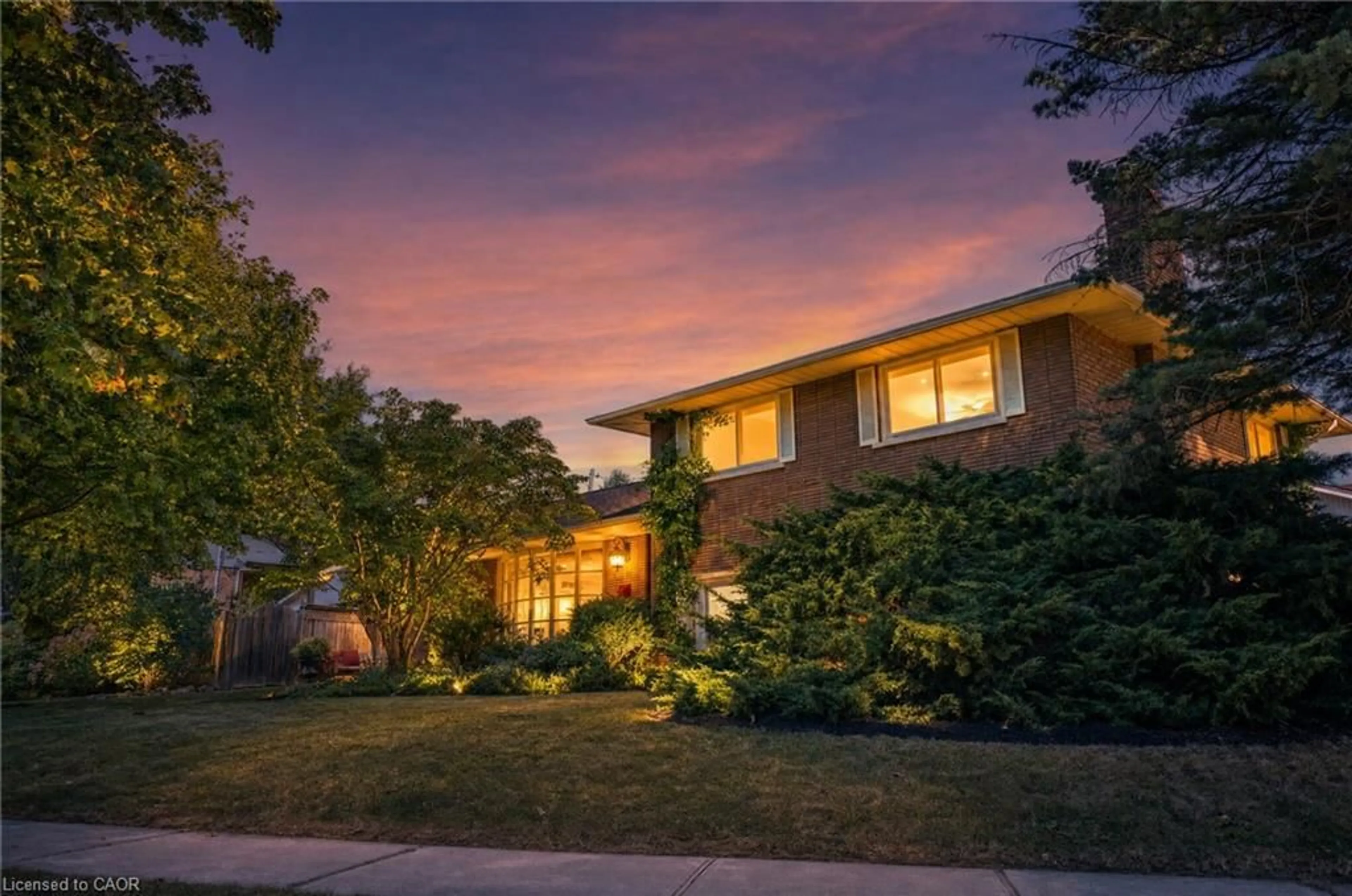 Home with brick exterior material, street for 517 Rosedale Cres, Burlington Ontario L7N 2S7