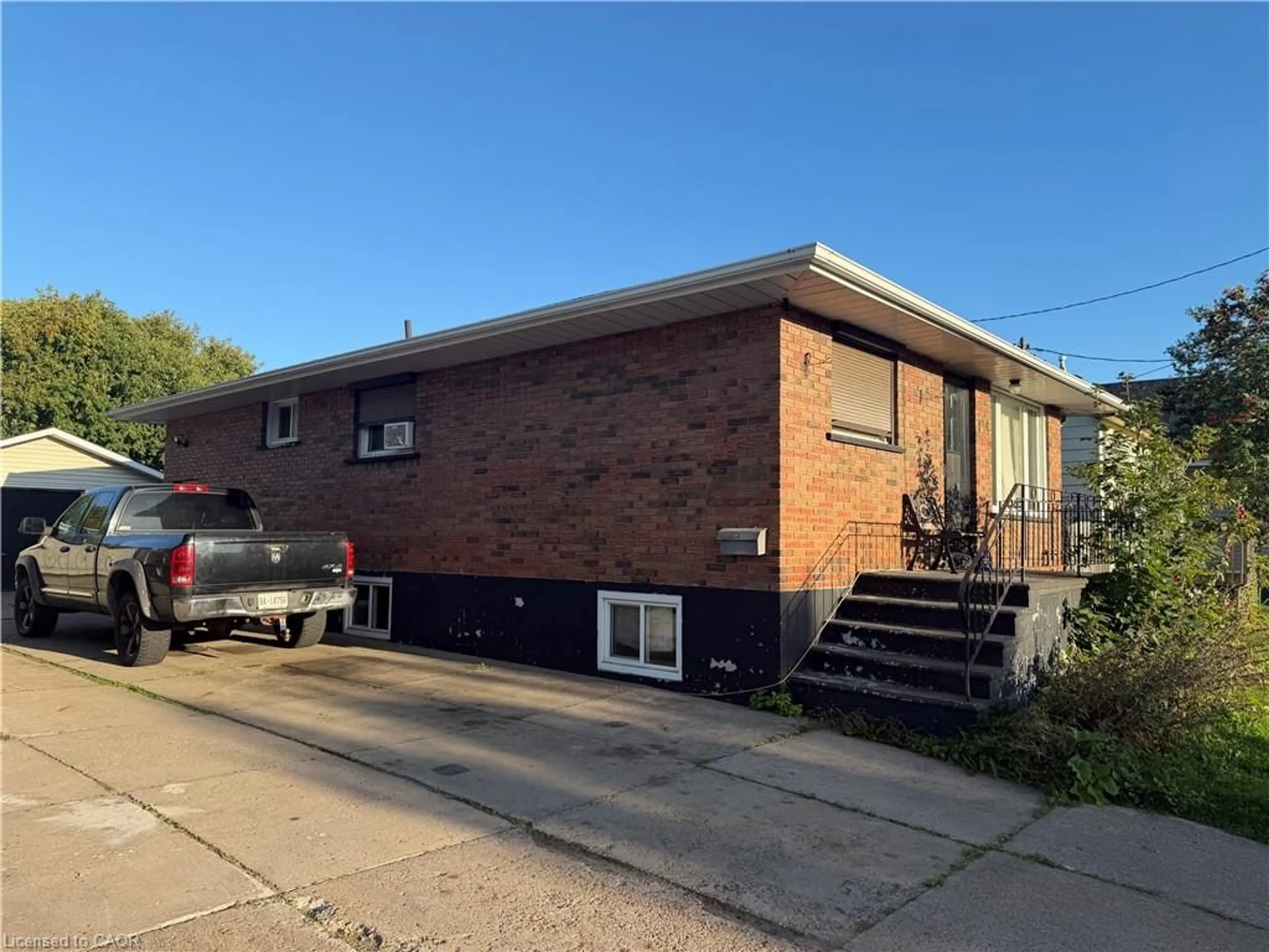Home with brick exterior material, building for 344 First Ave, Sault Ste. Marie Ontario P6C 4P1