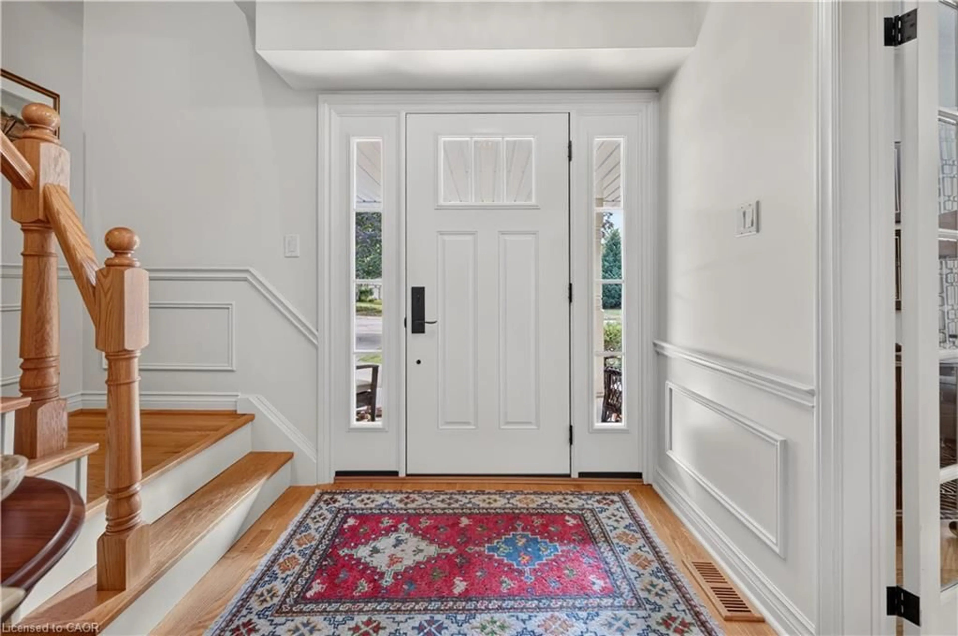 Indoor entryway for 289 Lakeview Ave, Burlington Ontario L7N 1Y9
