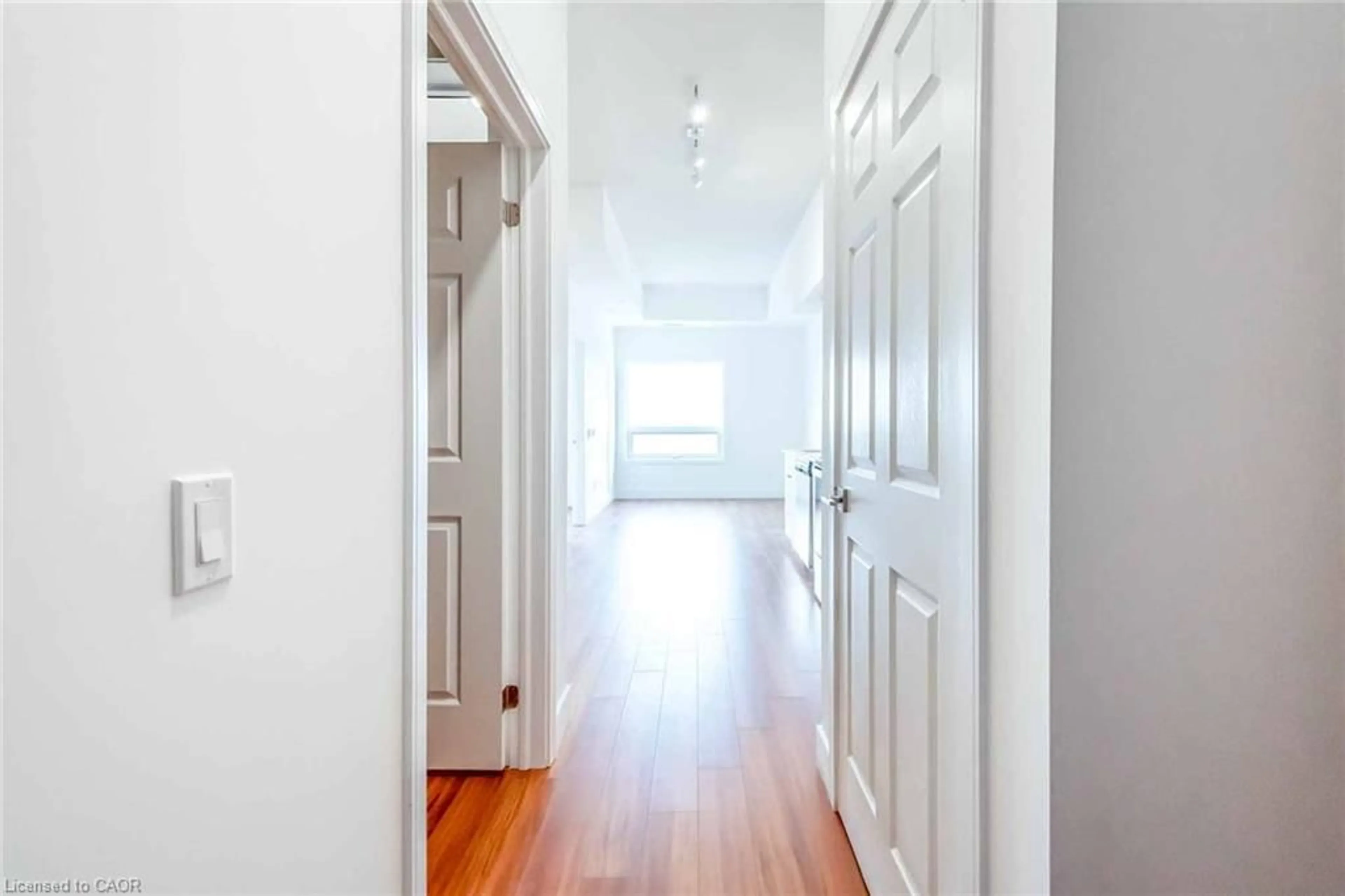 Indoor entryway for 1 Wellington St, Brantford Ontario N3T 2L3