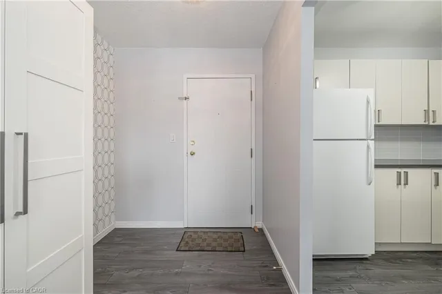 18 Holborn Crt #211, Kitchener 5