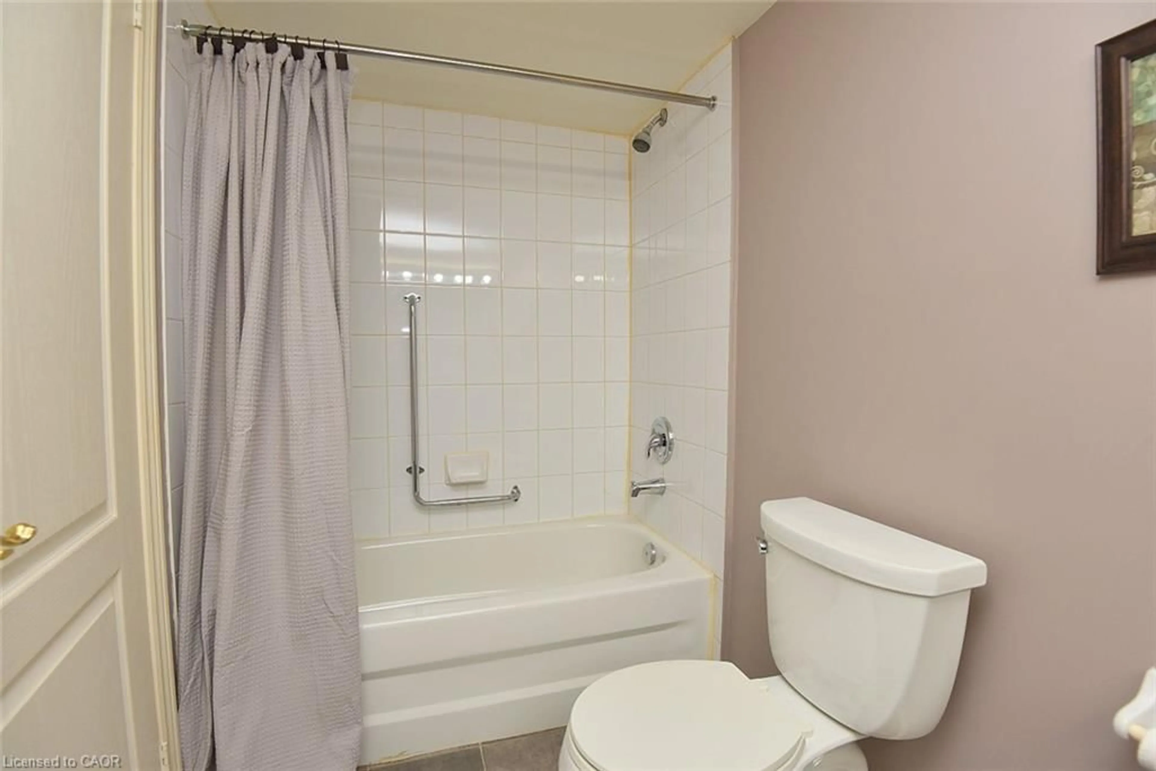 Standard bathroom, ceramic/tile floor for 600 Silverbirch Blvd #103, Mount Hope Ontario L0R 1W0
